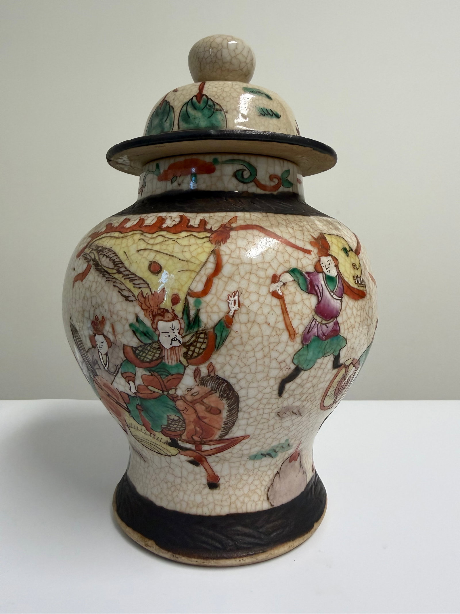 Chinese ice crack Enameled famille rose figures porcelain China jar mark: Dimension: 10.5 inch, please note Due to manual measurement, dimensions may vary. Condition: Good used condition, please note buyers are obligated to come to the site to inspect the condition and