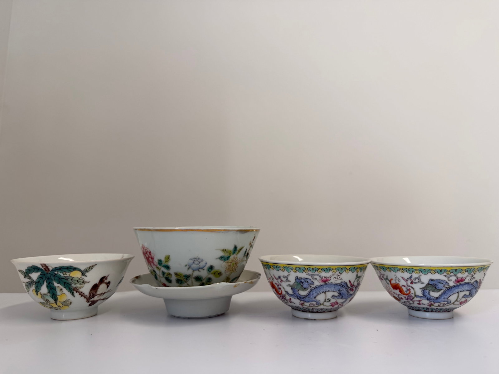 Set of 4 Chinese Enameled famille rose porcelain China bowls: Dimension: 4.2 inch, please note Due to manual measurement, dimensions may vary. Condition: Good used condition, please note buyers are obligated to come to the site to inspect the condition and detai