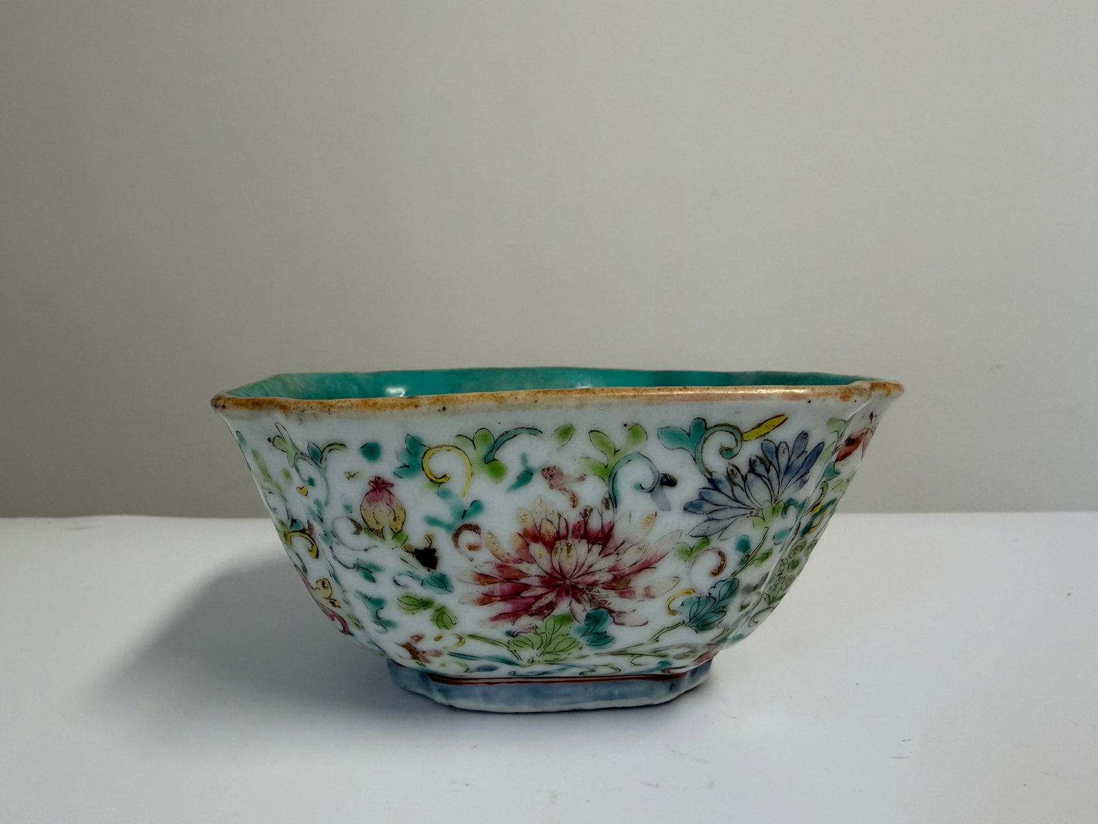 Chinese Chinese Enameled famille rose pattern porcelain China bowls: Dimension: 4.7 inch, please note Due to manual measurement, dimensions may vary. Condition: Good used condition, please note buyers are obligated to come to the site to inspect the condition and detai
