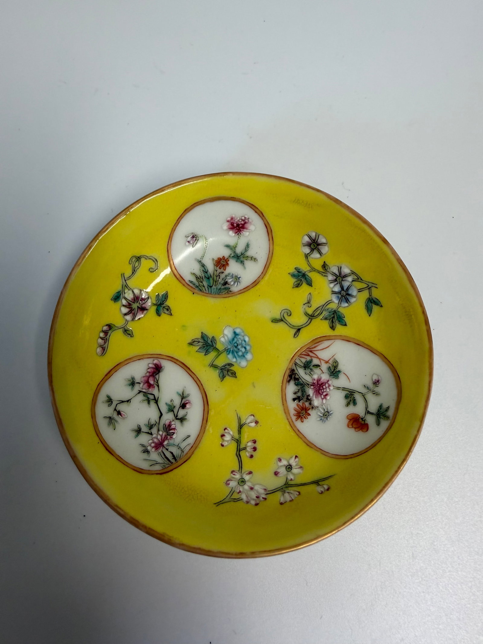 Chinese Chinese yellow Enameled famille rose flowers porcelain China saucer: Dimension: 3.9 inch, please note Due to manual measurement, dimensions may vary. Condition: Good used condition, please note buyers are obligated to come to the site to inspect the condition and detai