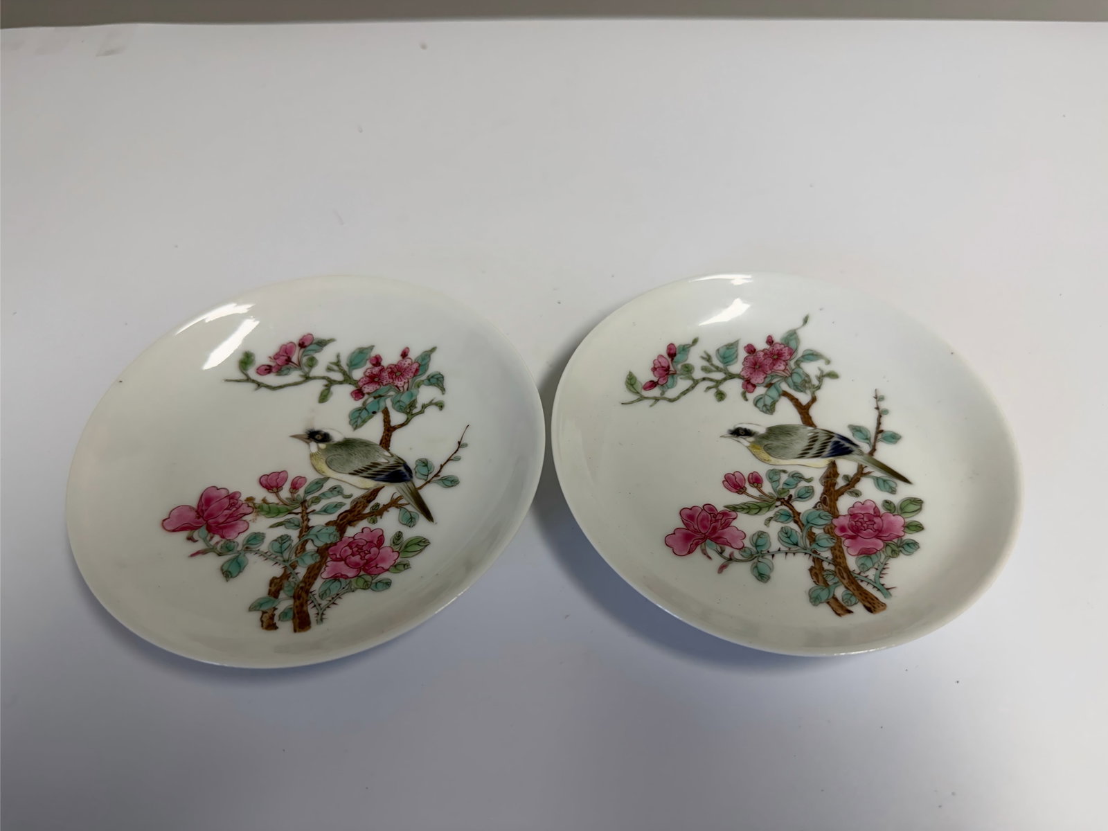 Pair of Chinese EXPORT famille rose porcelain China birds saucers (1 of 5)