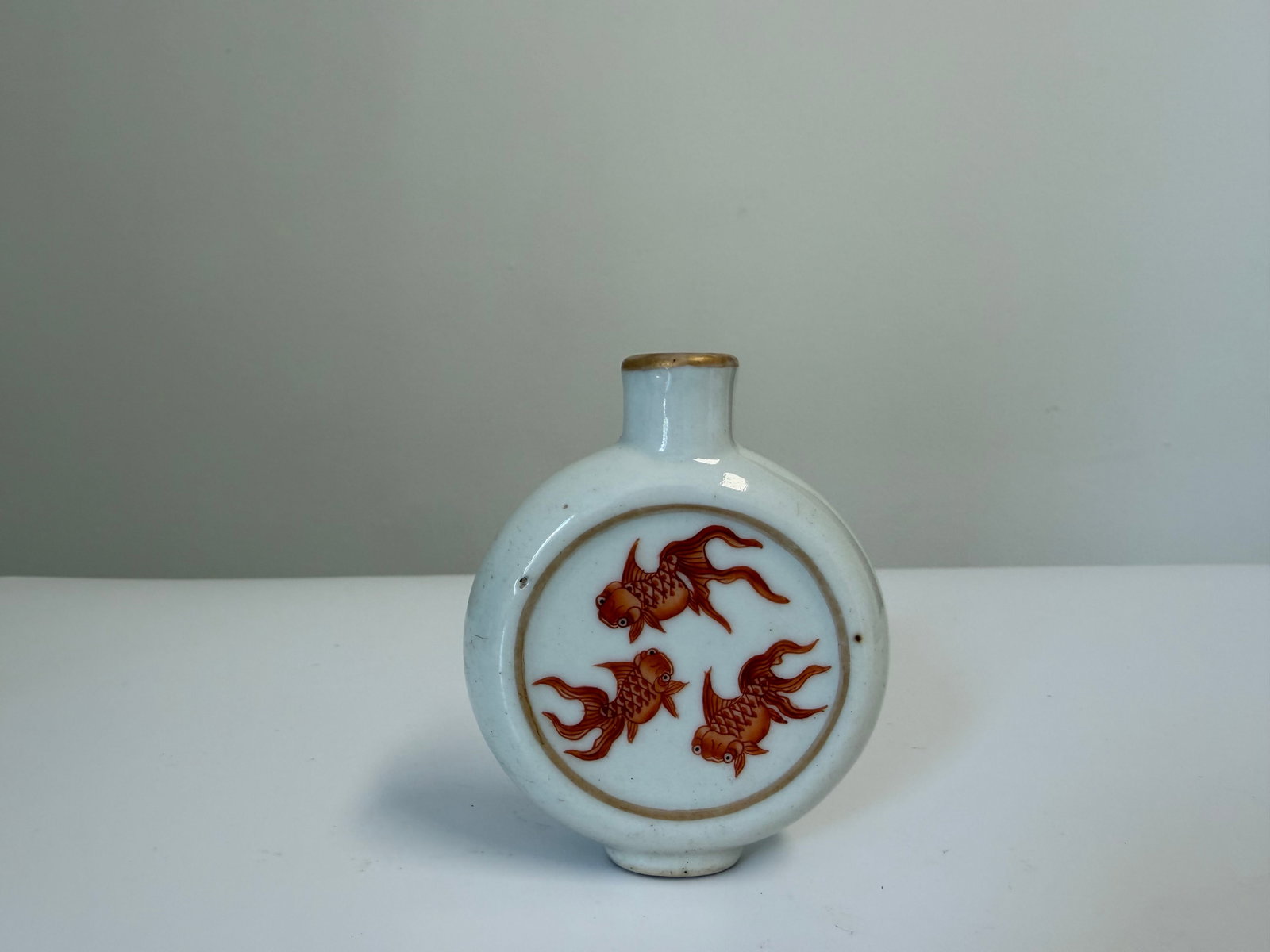 Chinese Enameled famille rose finsh porcelain China snuff bottle (1 of 7)
