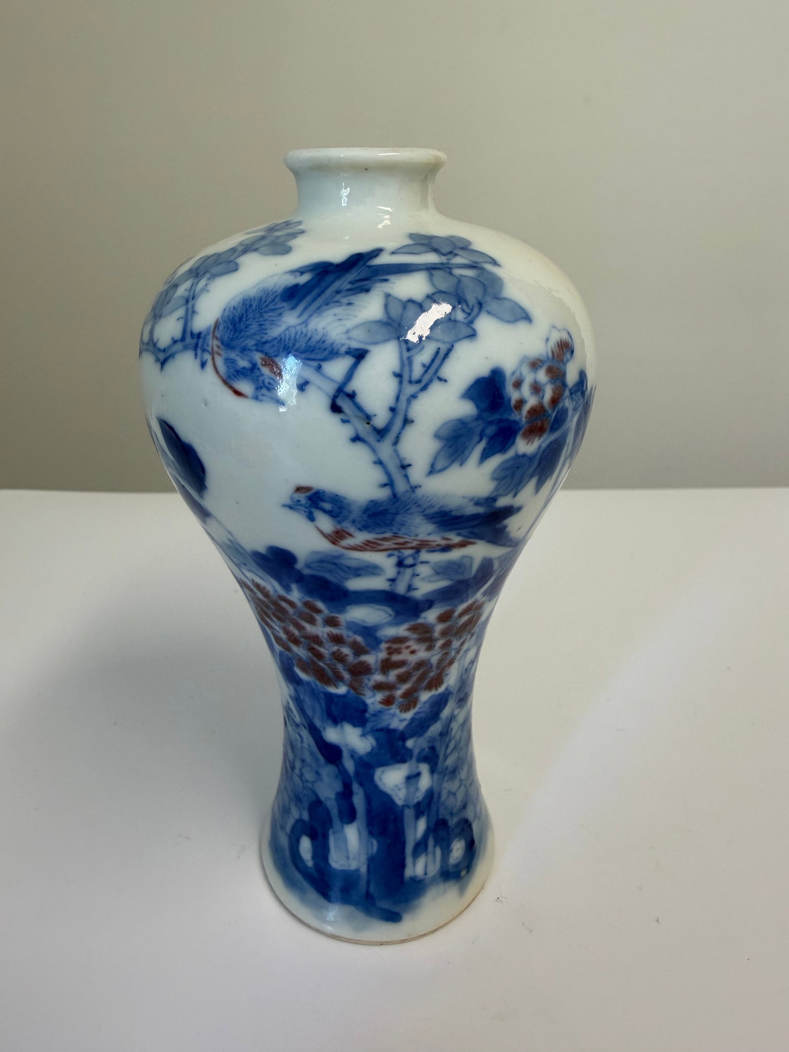 Chinese blue and white red birds porcelain China vase mark: Dimension: 6.5 inch, please note Due to manual measurement, dimensions may vary. , please note buyers are obligated to come to the site to inspect the condition and details of the item. condition repo
