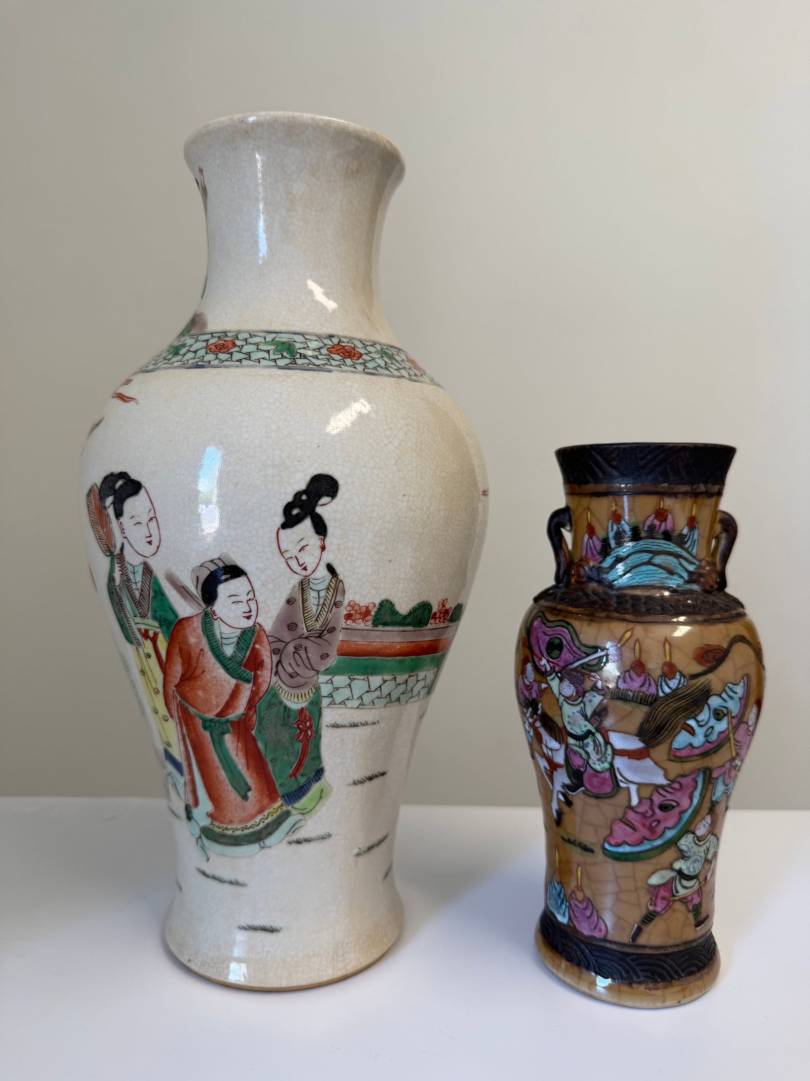 Set of 2 Chinese ice crack glazed Enameled famille rose figures scene porcelain China vases (1 of 10)