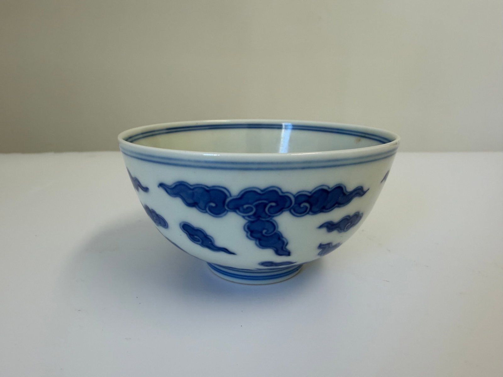 Chinese antique blue and white Clouds porcelain China bowl mark: Dimension: 3.2 inch, please note Due to manual measurement, dimensions may vary. , please note buyers are obligated to come to the site to inspect the condition and details of the item. condition repo