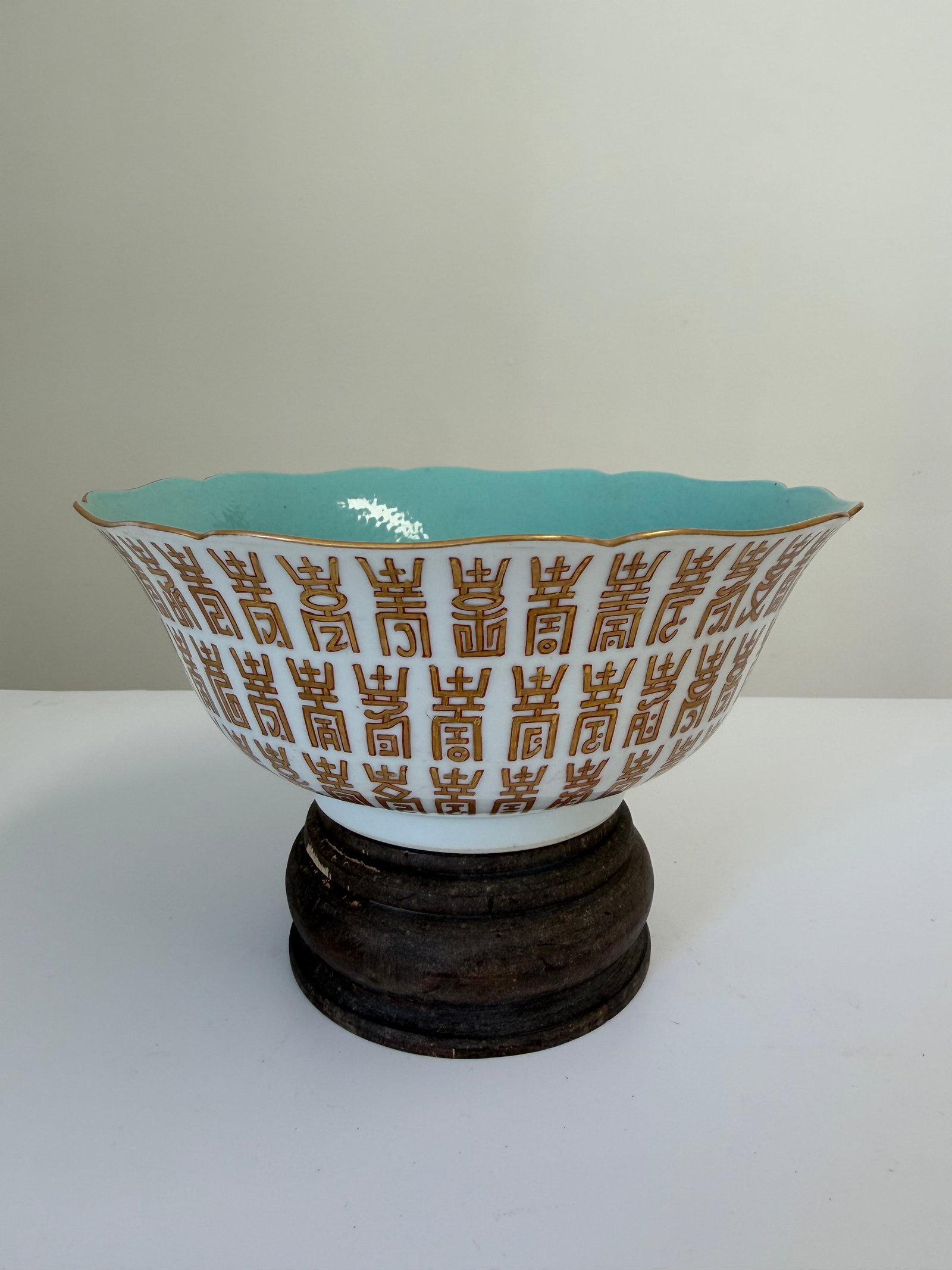 Chinese Enameled famille rose gilded longevity porcelain China bowl green glazed Interior decoration: Dimension: inch, please note Due to manual measurement, dimensions may vary. , please note buyers are obligated to come to the site to inspect the condition and details of the item. condition report, 