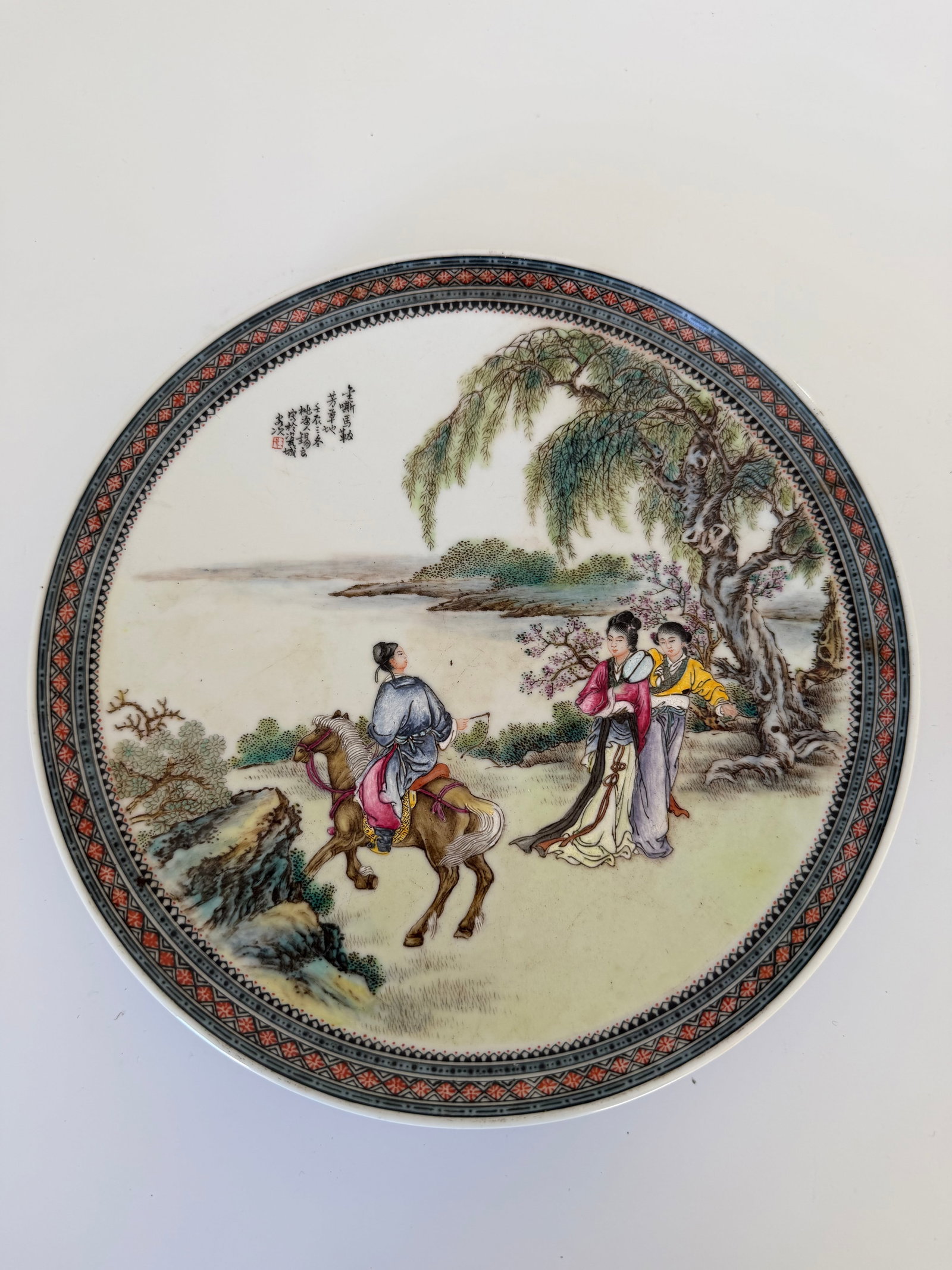 Chinese Enameled famille rose scene porcelain China hang plate mark: Dimension: 4.5-10.5 inch, please note Due to manual measurement, dimensions may vary. , please note buyers are obligated to come to the site to inspect the condition and details of the item.