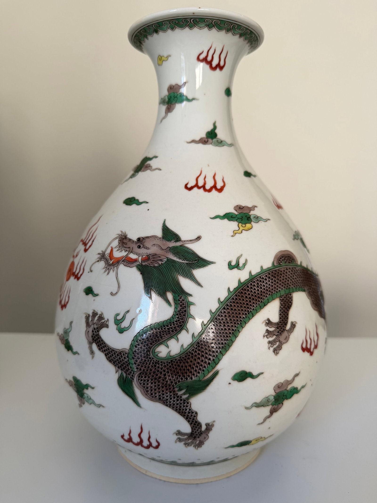 Chinese Enameled famille rose dragons porcelain China vase: Dimension: 12.5 inch, please note Due to manual measurement, dimensions may vary. , please note buyers are obligated to come to the site to inspect the condition and details of the item. condition