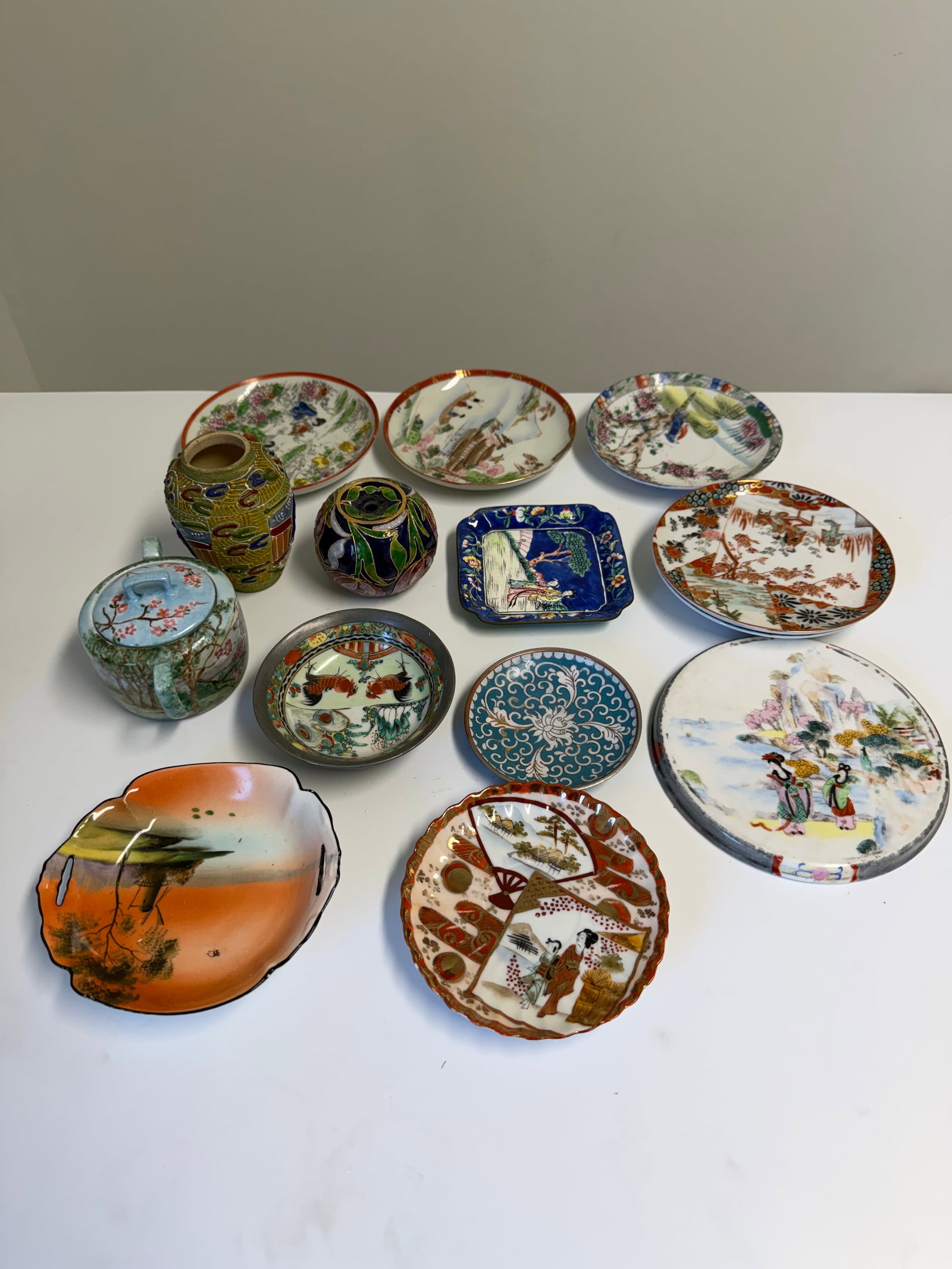 Set of Chinese/ Japanese porcelain Cloisonn: Dimension: the biggest saucer width 5.5 inch, please note Due to manual measurement, dimensions may vary. , please note buyers are obligated to come to the site to inspect the condition and details of