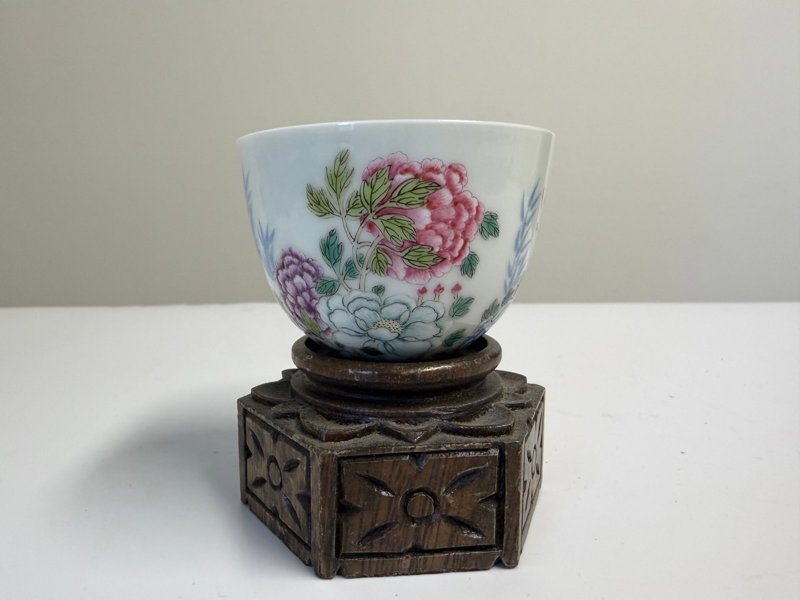 Chinese Enameled famille rose flowers porcelain China cup blue mark: Dimension: width 2.4 inch, please note Due to manual measurement, dimensions may vary. , please note buyers are obligated to come to the site to inspect the condition and details of the item. conditio