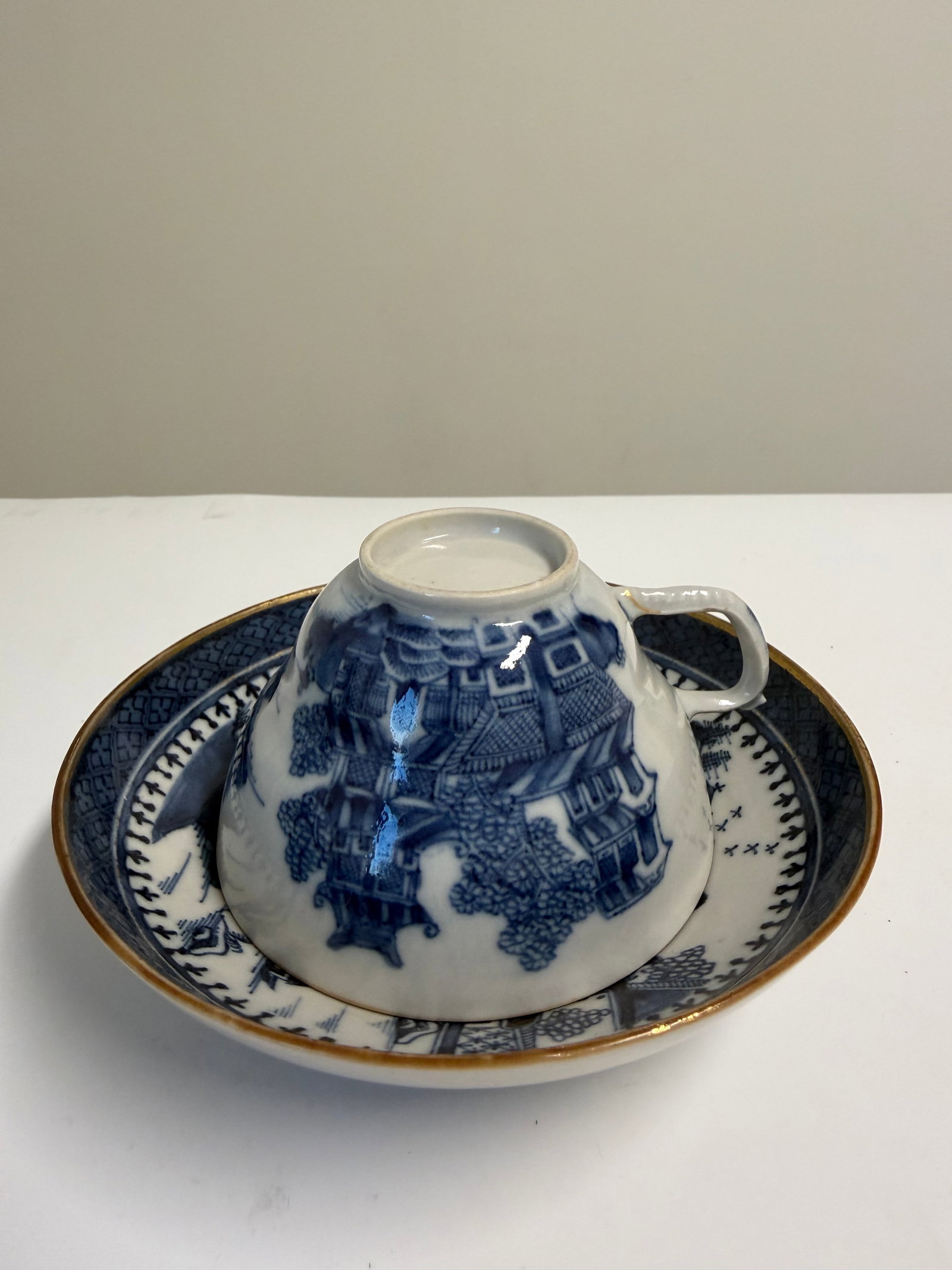 Chinese export blue and white landscape porcelain China cup and saucer (1 of 5)