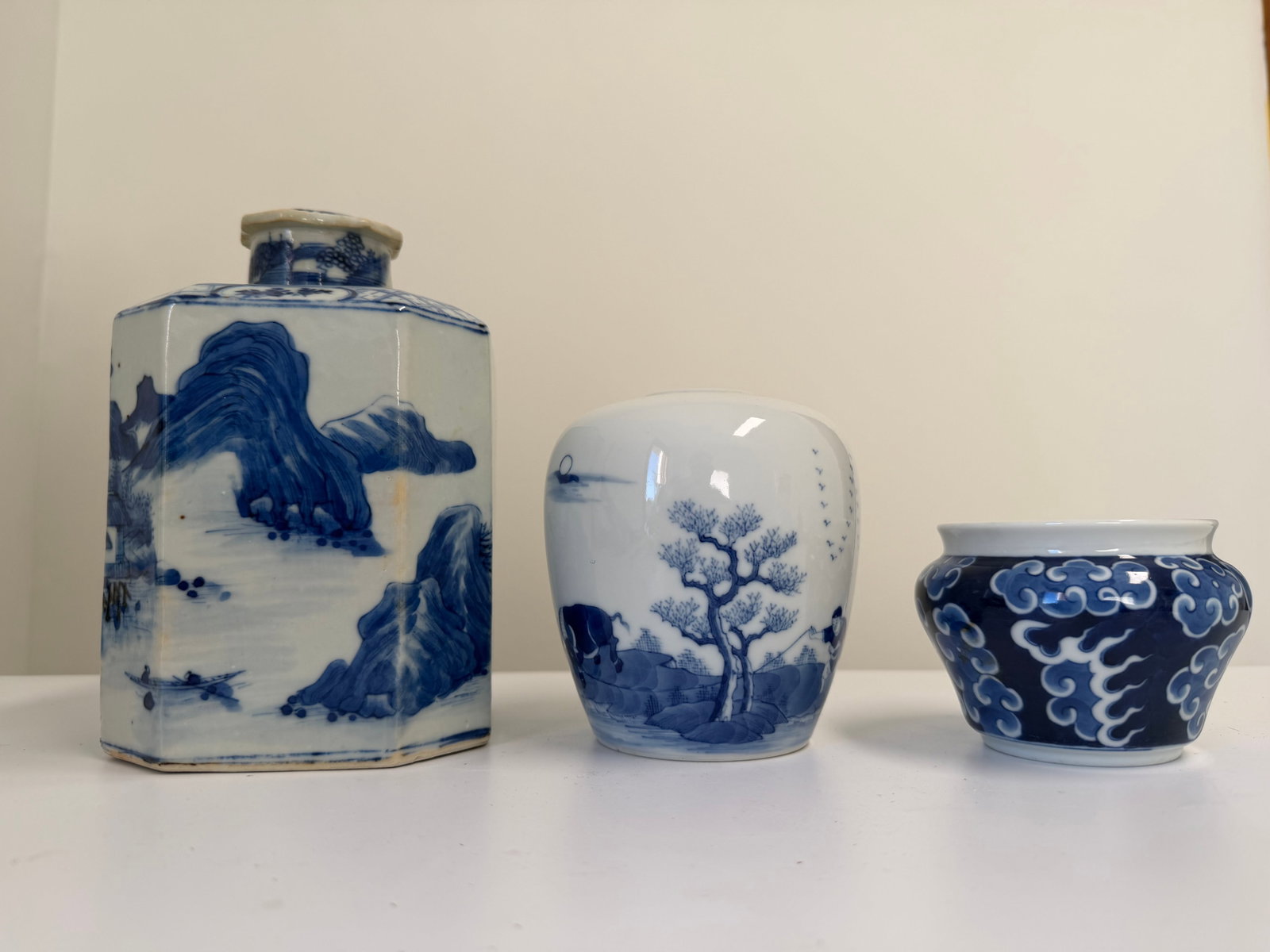 Set of 3 blue and white China porcelain: Dimension: the biggest one tall 7.2 inch, please note Due to manual measurement, dimensions may vary. , please note buyers are obligated to come to the site to inspect the condition and details of the