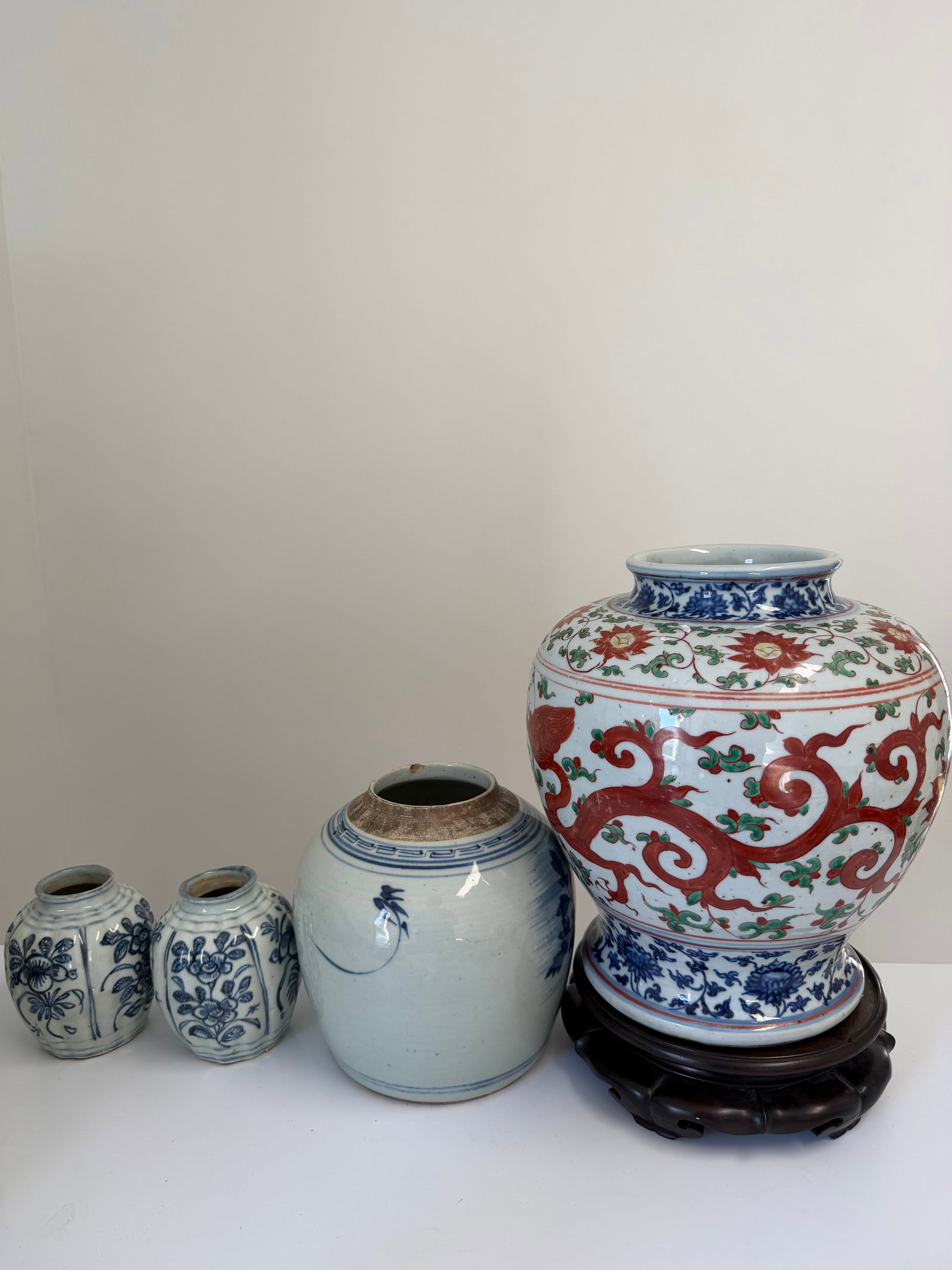 set of 4 Chinese blue and white porcelain vases: Dimension: the smallest pair jar tall 4.5 inch, and the biggest one tall 11.5 inch, please note Due to manual measurement, dimensions may vary. , please note buyers are obligated to come to the site