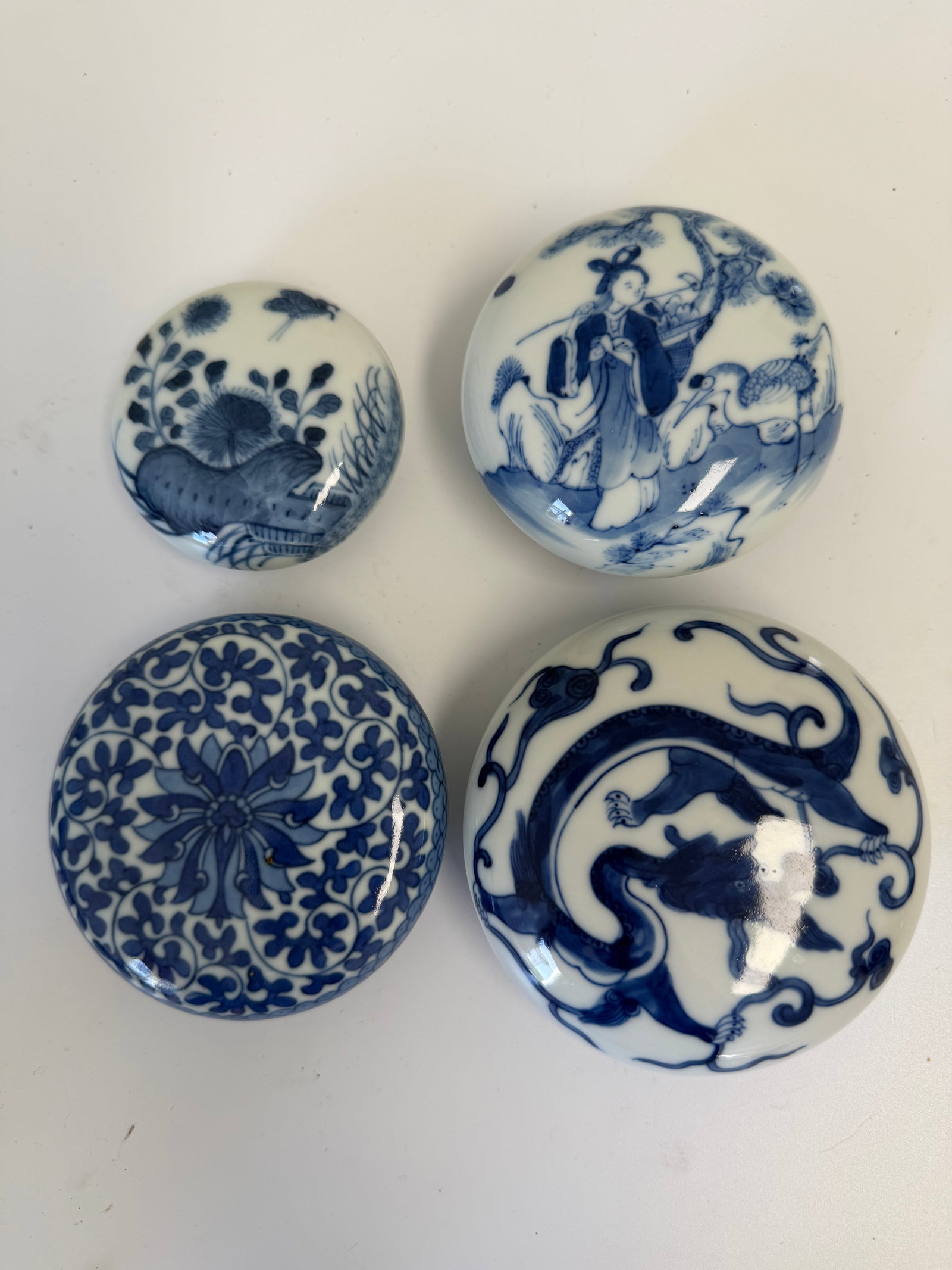set of 4 Chinese blue and white China porcelain ink boxes: Dimension: 3.3 inch, please note Due to manual measurement, dimensions may vary. , please note buyers are obligated to come to the site to inspect the condition and details of the item. condition repo