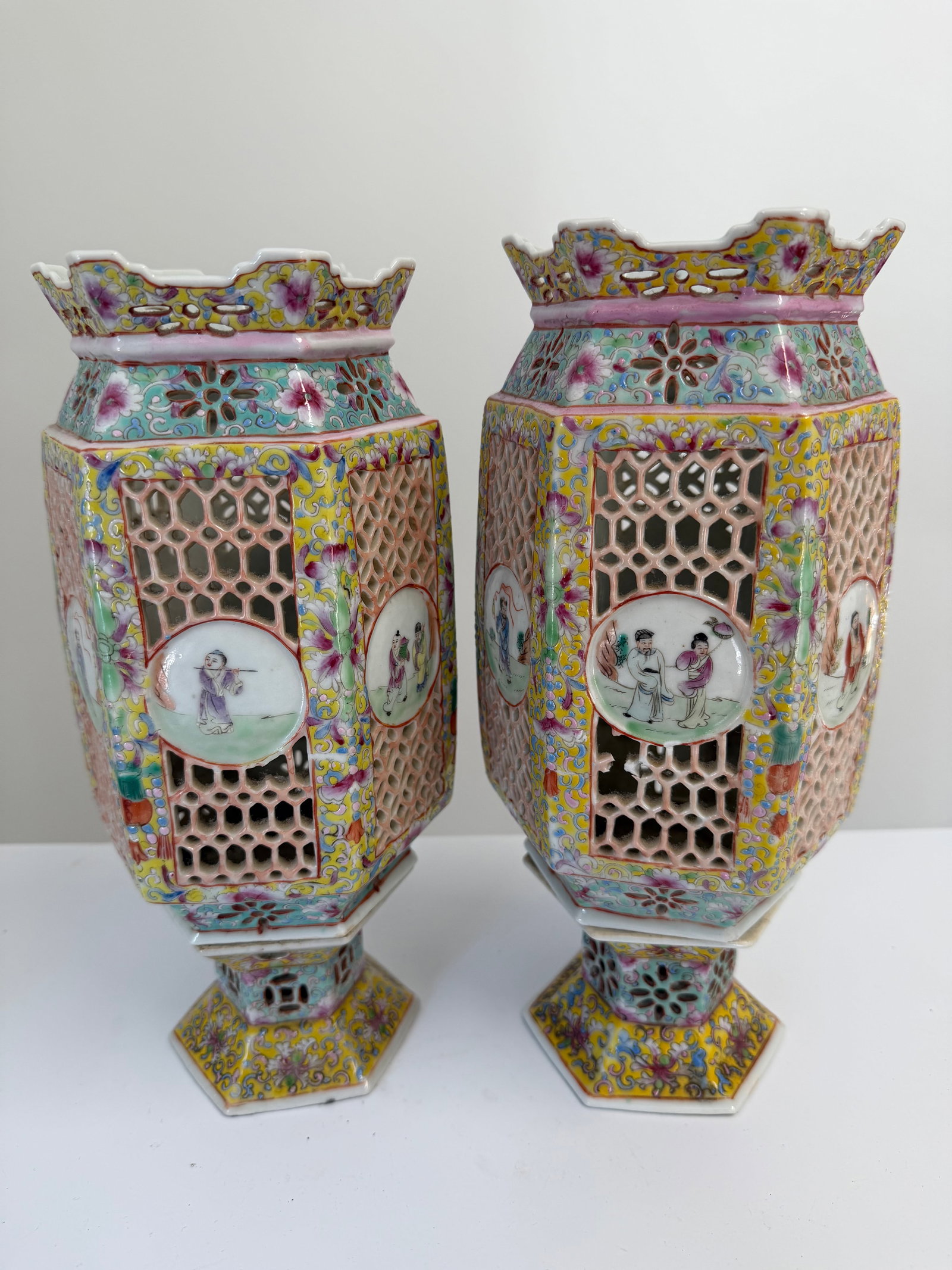 Pair of Chinese famille rose porcelain China lamps: Dimension: 11.5 inch, please note Due to manual measurement, dimensions may vary. , please note buyers are obligated to come to the site to inspect the condition and details of the item. condition