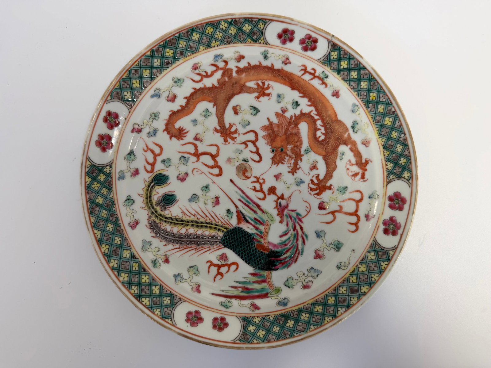 Chinese enamel famille rose gilded dragon and Phoenix porcelain plate red mark: Dimension: 9.5 inches. , please note Due to manual measurement, dimensions may vary. Condition: Good used condition, please note buyers are obligated to come to the site to inspect the condition and d