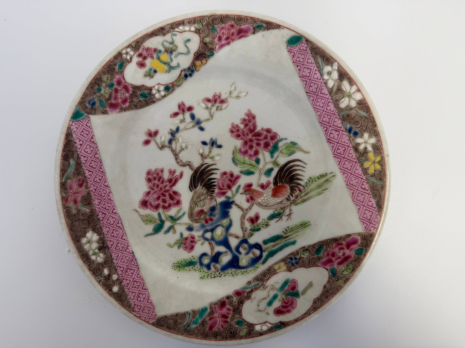 Chinese export enamel famille rose Rooster porcelain plate: Dimension: 9 inches. , please note Due to manual measurement, dimensions may vary. Condition: Good used condition, please note buyers are obligated to come to the site to inspect the condition and det