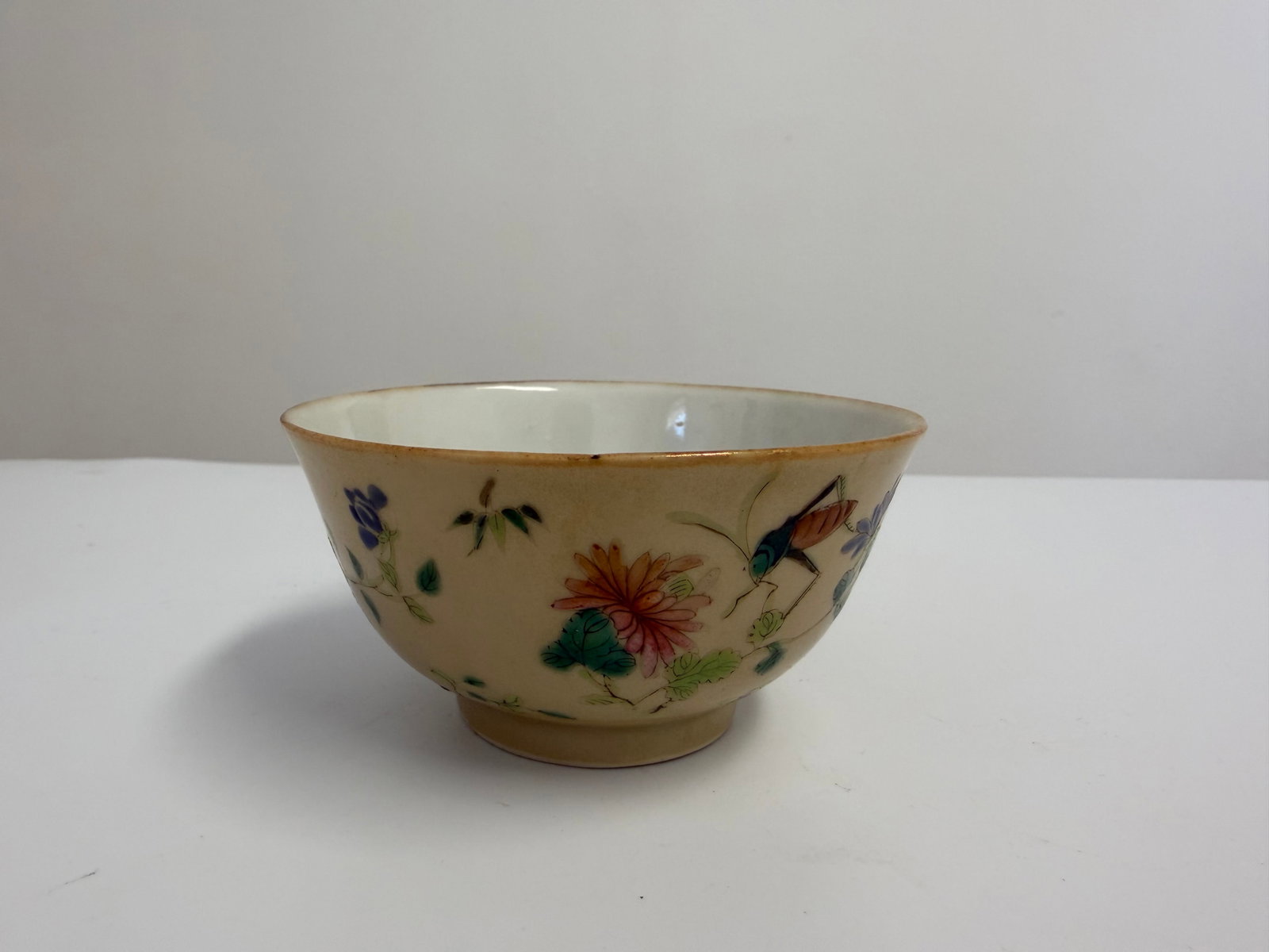 Chinese enamel famille rose insect porcelain bowl red mark: Dimension: 3.5 inches , please note Due to manual measurement, dimensions may vary. Condition: Good used condition, please note buyers are obligated to come to the site to inspect the condition and de
