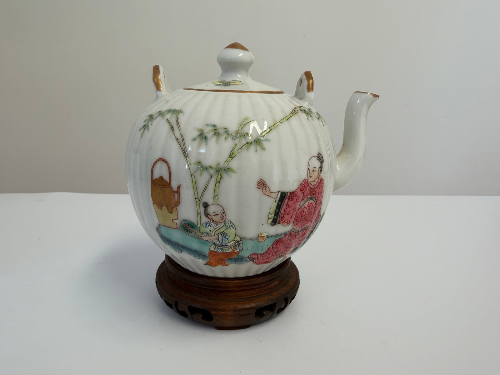 Chinese enamel famille rose figures porcelain teapot mark: Dimension: 5 inches , please note Due to manual measurement, dimensions may vary. Condition: Good used condition, please note buyers are obligated to come to the site to inspect the condition and deta