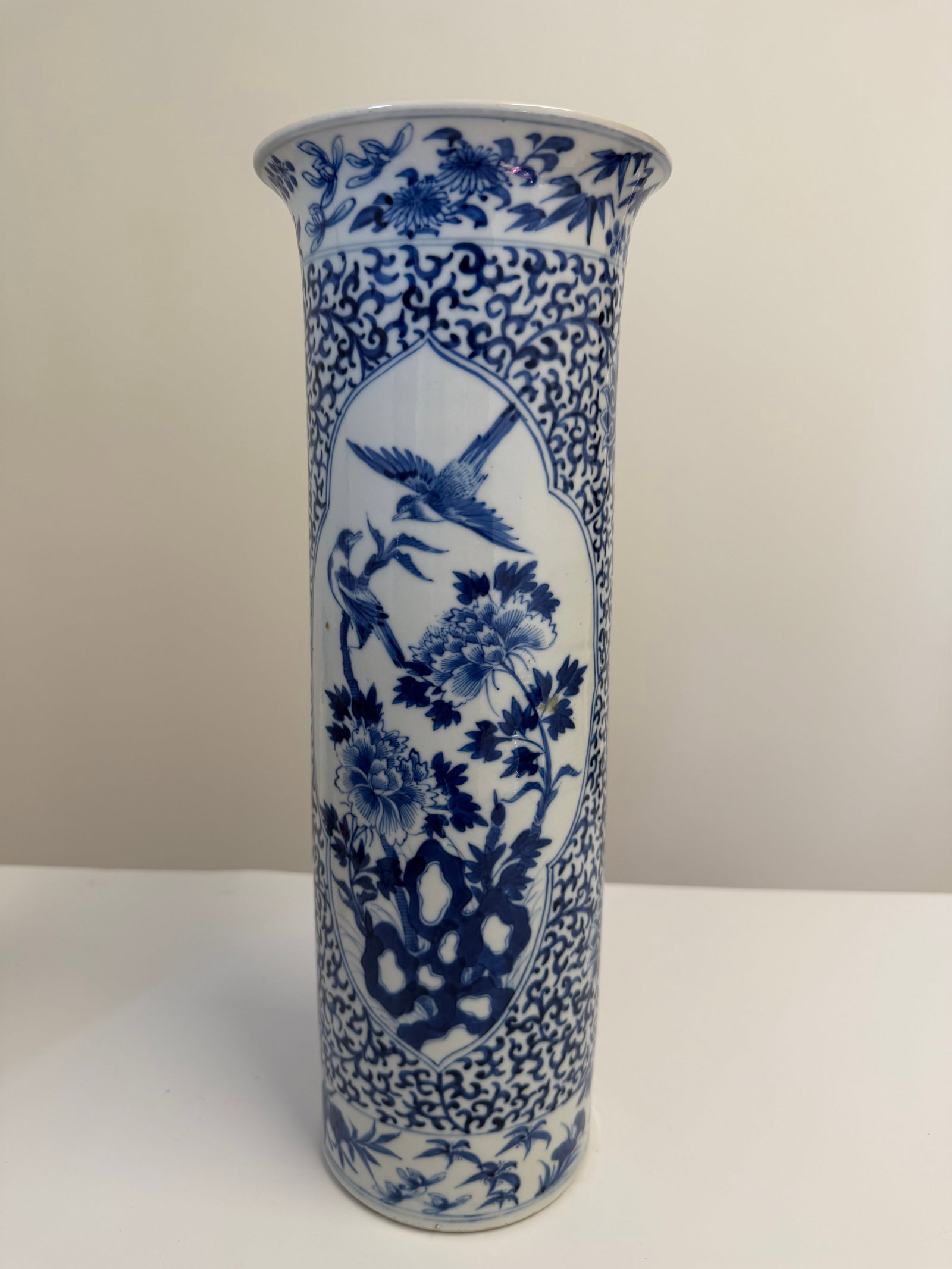Chinese antique blue and white porcelain birds China vase with mark: Dimension: 14.1 inches , please note Due to manual measurement, dimensions may vary. Condition: Good used condition, please note buyers are obligated to come to the site to inspect the condition and