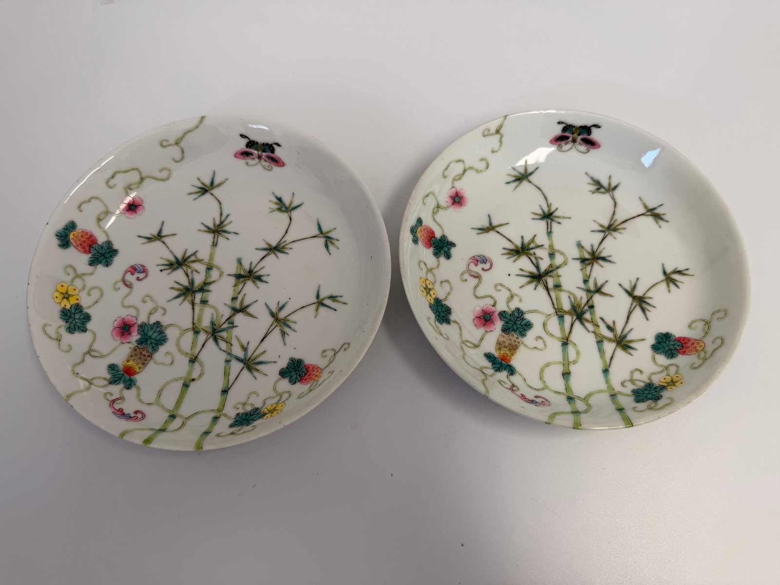 Pair of Chinese enamel famille rose peaches porcelain plates red mark: Dimension: inches , please note Due to manual measurement, dimensions may vary. Condition: Good used condition, please note buyers are obligated to come to the site to inspect the condition and