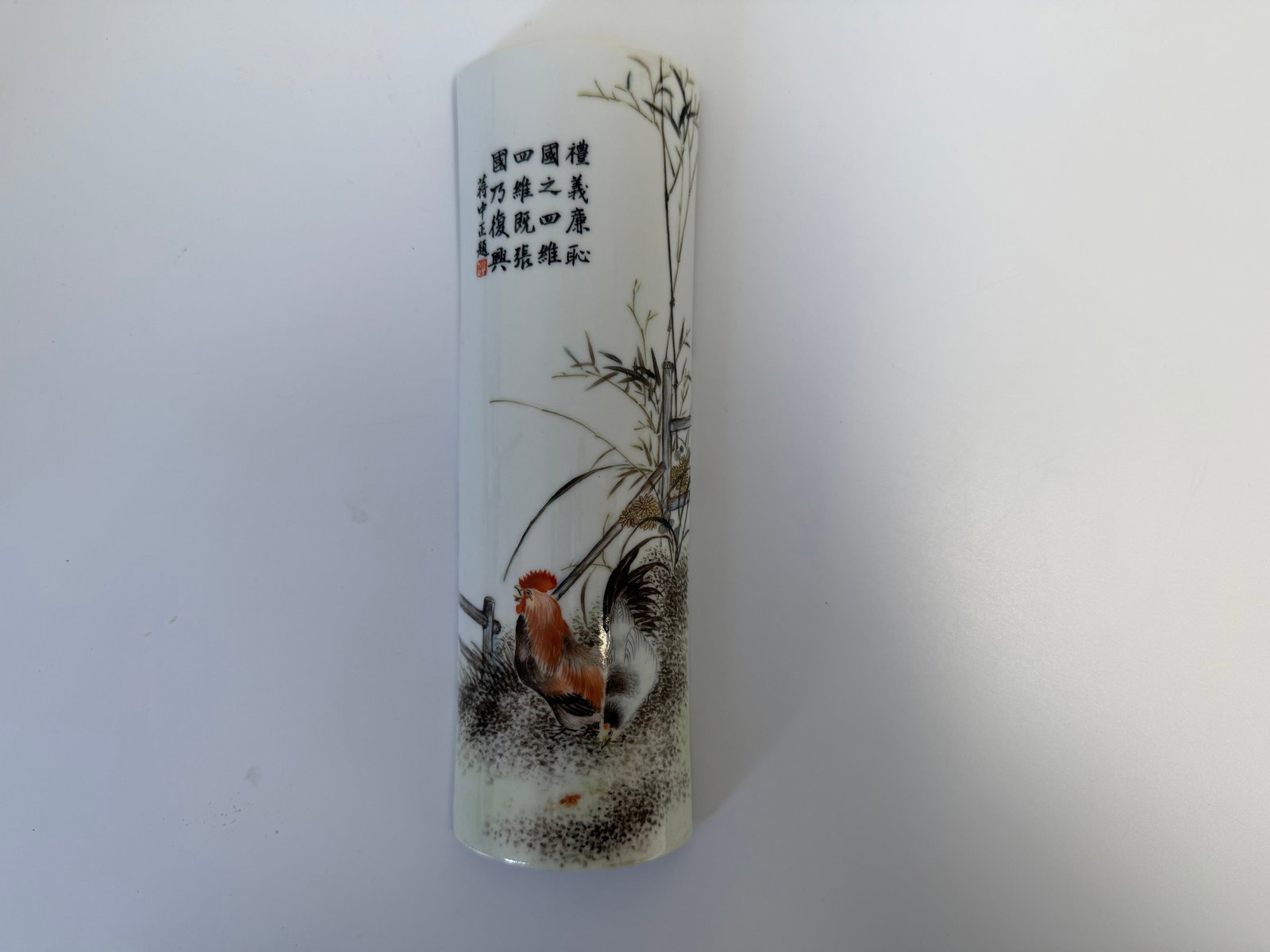 Chinese enamel famille rose rooster porcelain Pulse-taking holder scholar mark: Dimension: 7.9 inches , please note Due to manual measurement, dimensions may vary. Condition: Good used condition, please note buyers are obligated to come to the site to inspect the condition and