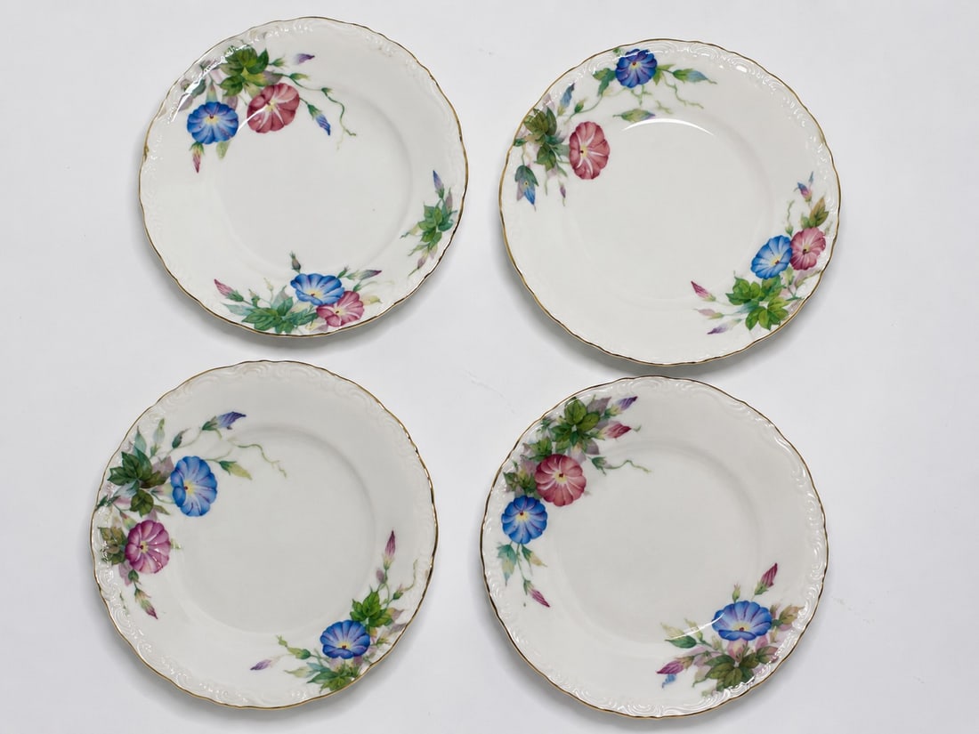 Set of 4 Japanese porcelain plates (1 of 2)