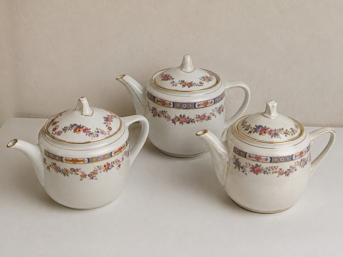 Set Of 3 Vintage Floral Teapots: Dimension: 5.5 inches , please note Due to manual measurement, dimensions may vary. Condition: Good used condition, please note buyers are obligated to come to the site to inspect the condition and de