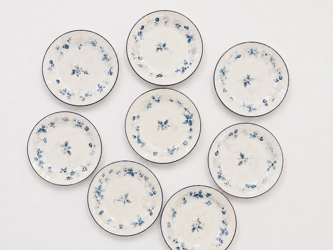 Set of 8 English blue and white porcelain plates: Dimension: inches , please note Due to manual measurement, dimensions may vary. Condition: Good used condition, please note buyers are obligated to come to the site to inspect the condition and detail