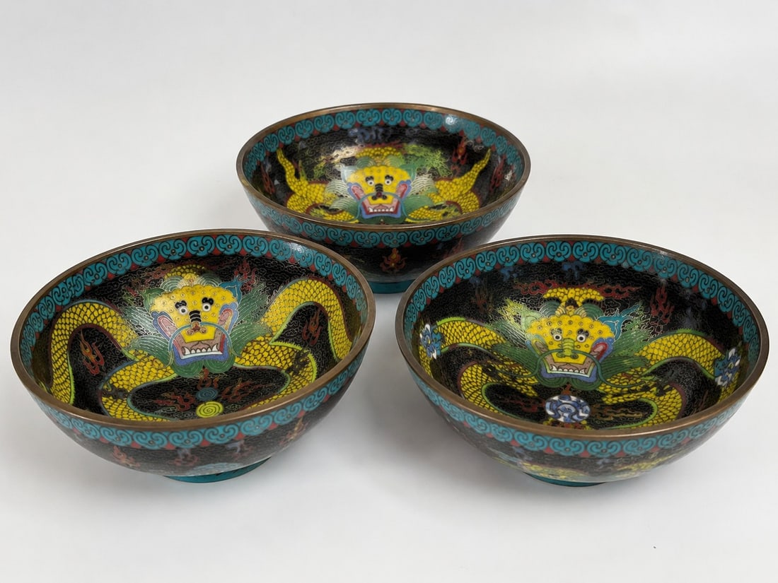Set of 3 Chinesee antique Cloisonn? enamel bowls: Dimension: 6.6 inches , please note Due to manual measurement, dimensions may vary. Condition: Good used condition, please note buyers are obligated to come to the site to inspect the condition and de
