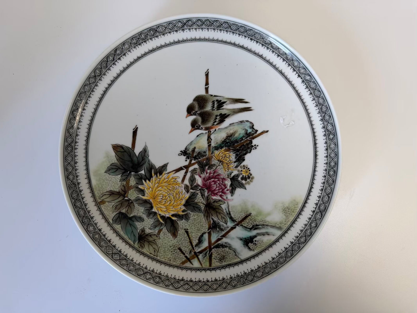 Chinese enamel famille rose birds porcelain HANG PLATE mark: Dimension: 9.5 inches , please note Due to manual measurement, dimensions may vary. Condition: Good used condition, please note buyers are obligated to come to the site to inspect the condition and de
