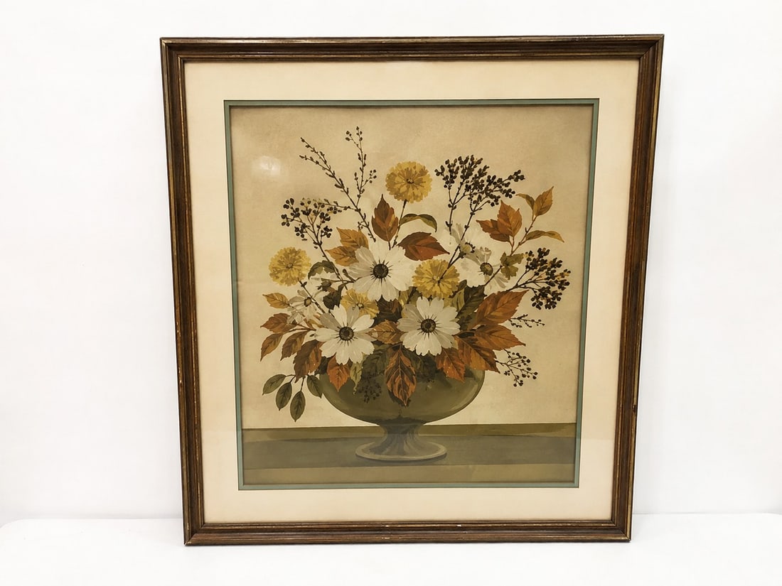 Vintage Botanical Print Framed Art: Dimension: 18 inches , please note Due to manual measurement, dimensions may vary. Condition: Good used condition, please note buyers are obligated to come to the site to inspect the condition and det