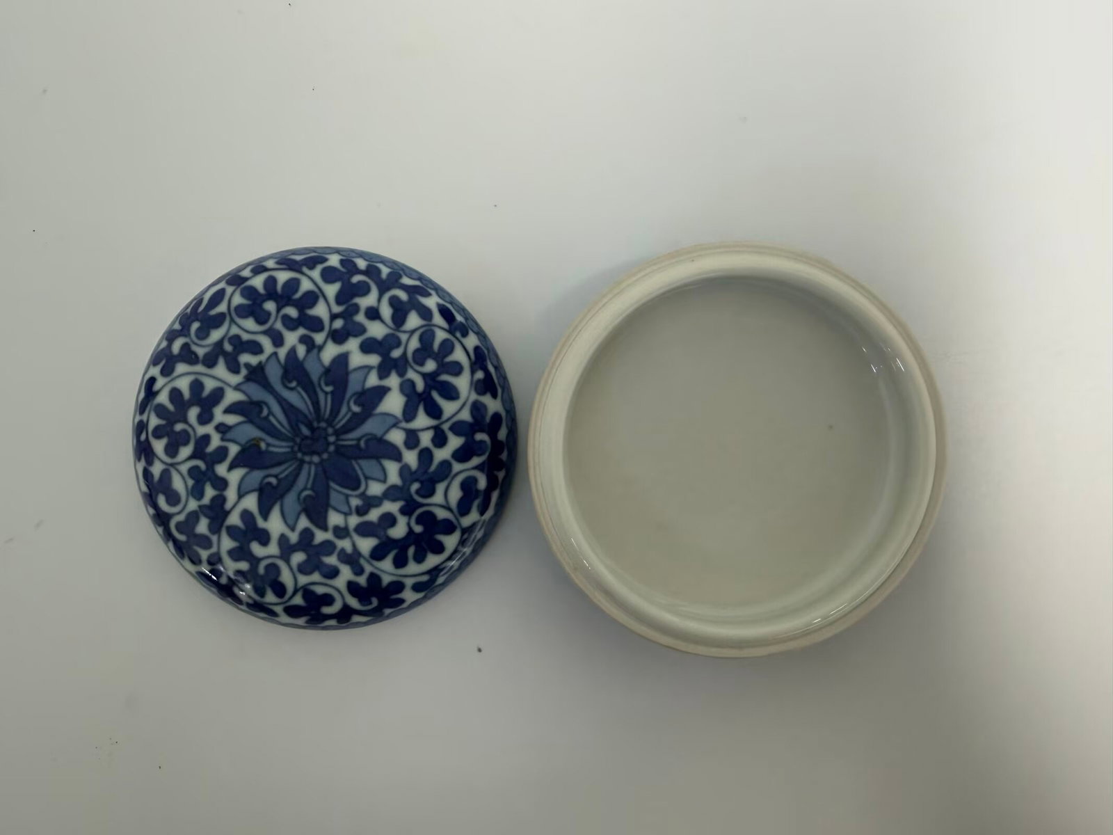 Chinese blue and white lotus porcelain lid box: Dimension: 3.3 inches , please note Due to manual measurement, dimensions may vary. Condition: Good used condition, please note buyers are obligated to come to the site to inspect the condition and de