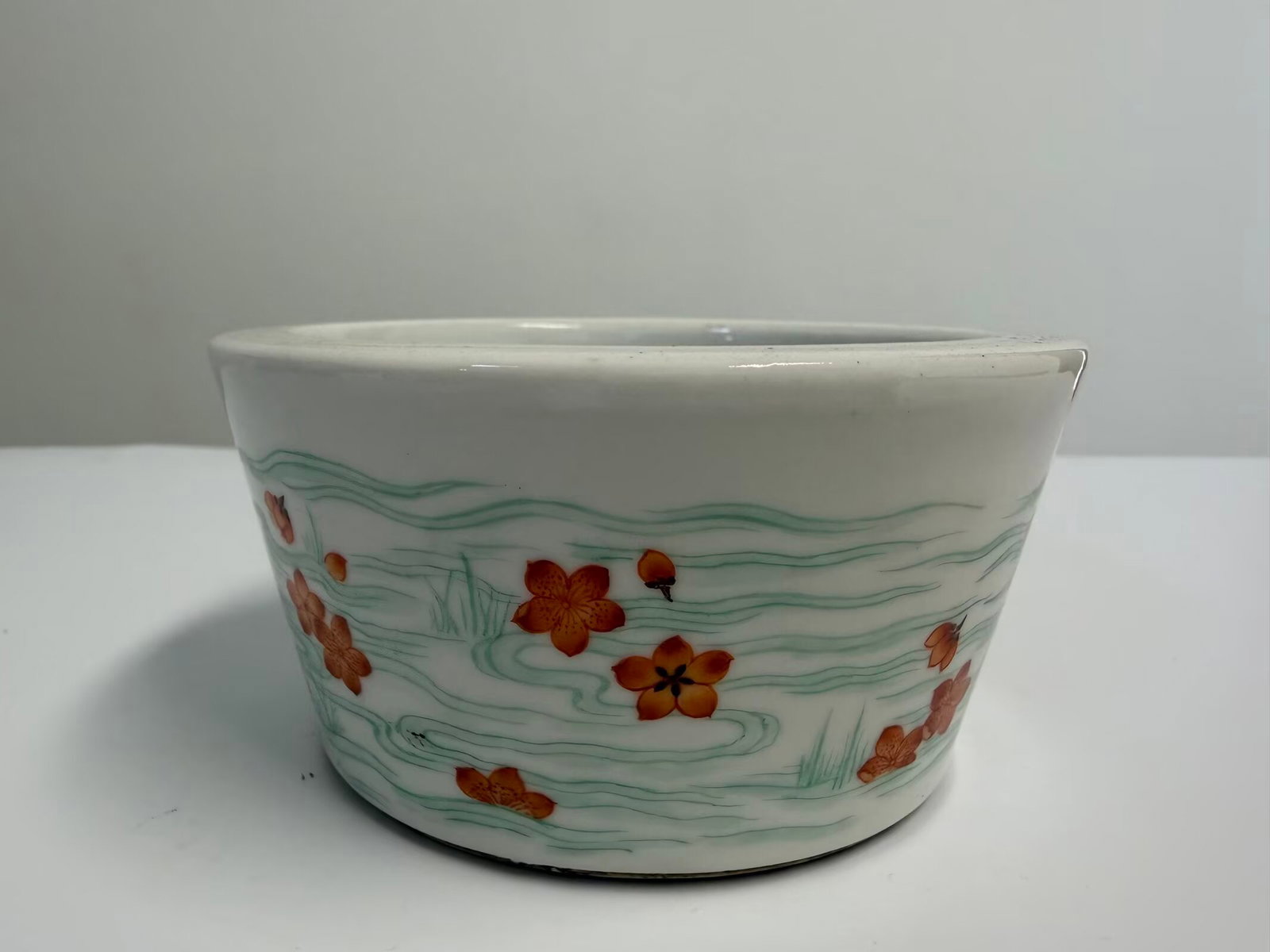 Chinese enamel famille rose flowers porcelain bowl with mark: Dimension: 4.5 inches , please note Due to manual measurement, dimensions may vary. Condition: Good used condition, please note buyers are obligated to come to the site to inspect the condition and de
