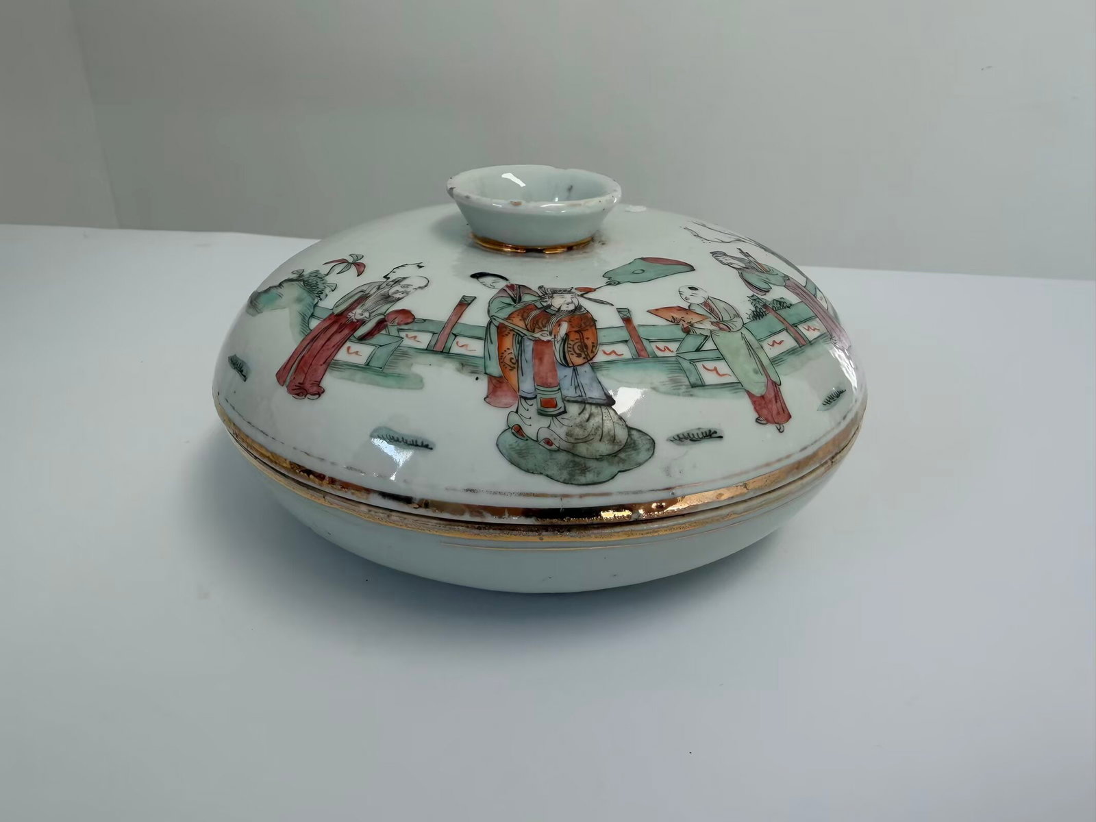 Chinese enamel famille rose gilded porcelain candy box stamp mark: Dimension: 7.3 inches , please note Due to manual measurement, dimensions may vary. Condition: Good used condition, please note buyers are obligated to come to the site to inspect the condition and de