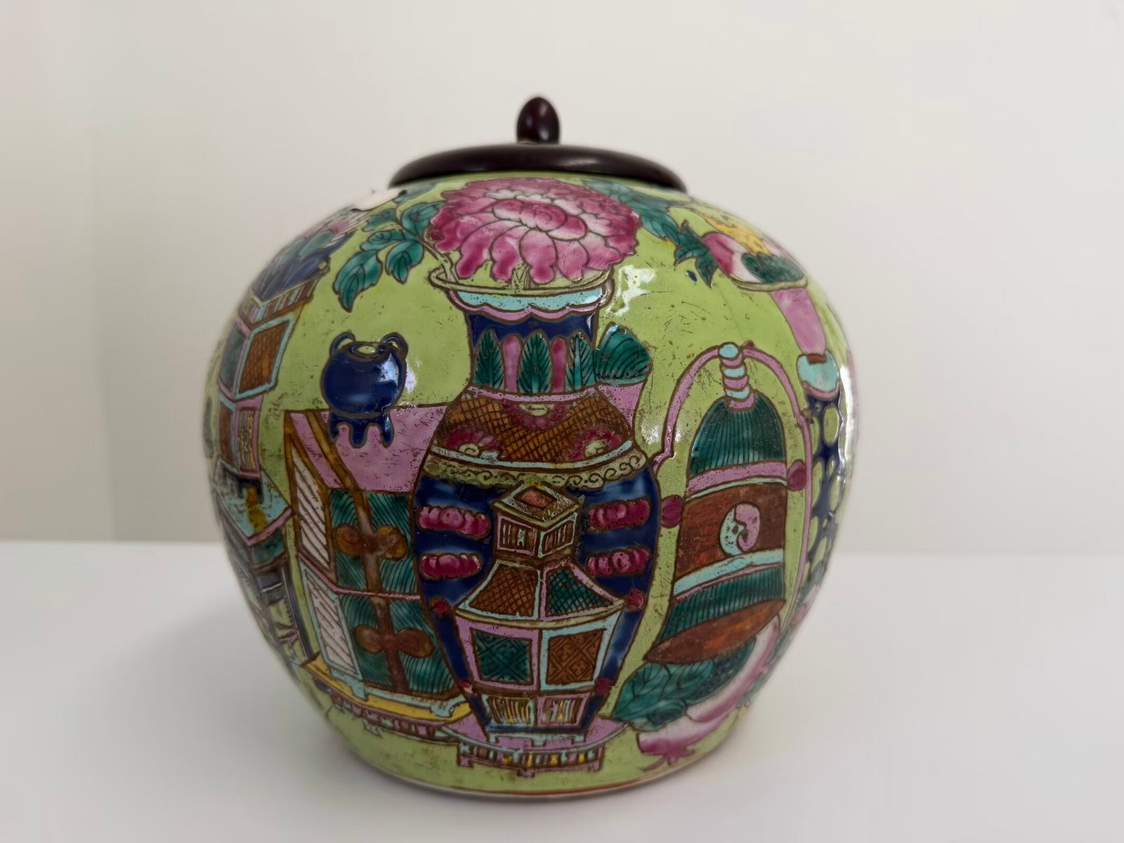 Chinese enamel green famille rose pattern porcelain lid jar: Dimension: 8.5 inches , please note Due to manual measurement, dimensions may vary. Condition: Good used condition, please note buyers are obligated to come to the site to inspect the condition and de