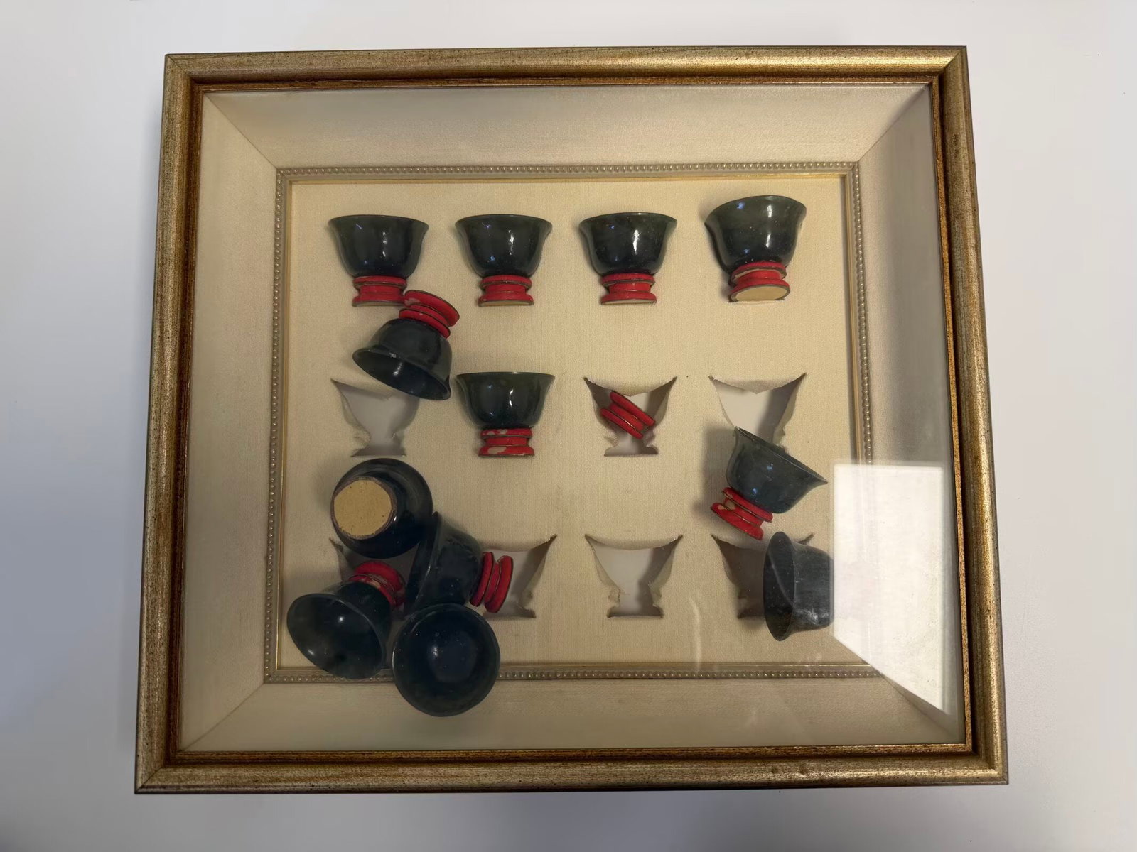 Chinese green jade set in box: Dimension: / inches , please note Due to manual measurement, dimensions may vary. Condition: Good used condition, please note buyers are obligated to come to the site to inspect the condition and deta