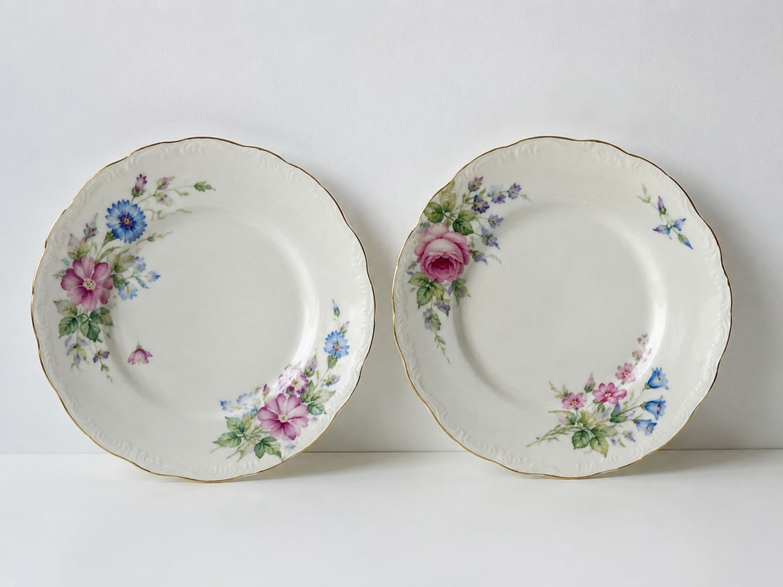 Set Of 2 Floral Porcelain Plates: Dimension: 8 inches , please note Due to manual measurement, dimensions may vary. Condition: Good used condition, please note buyers are obligated to come to the site to inspect the condition and deta