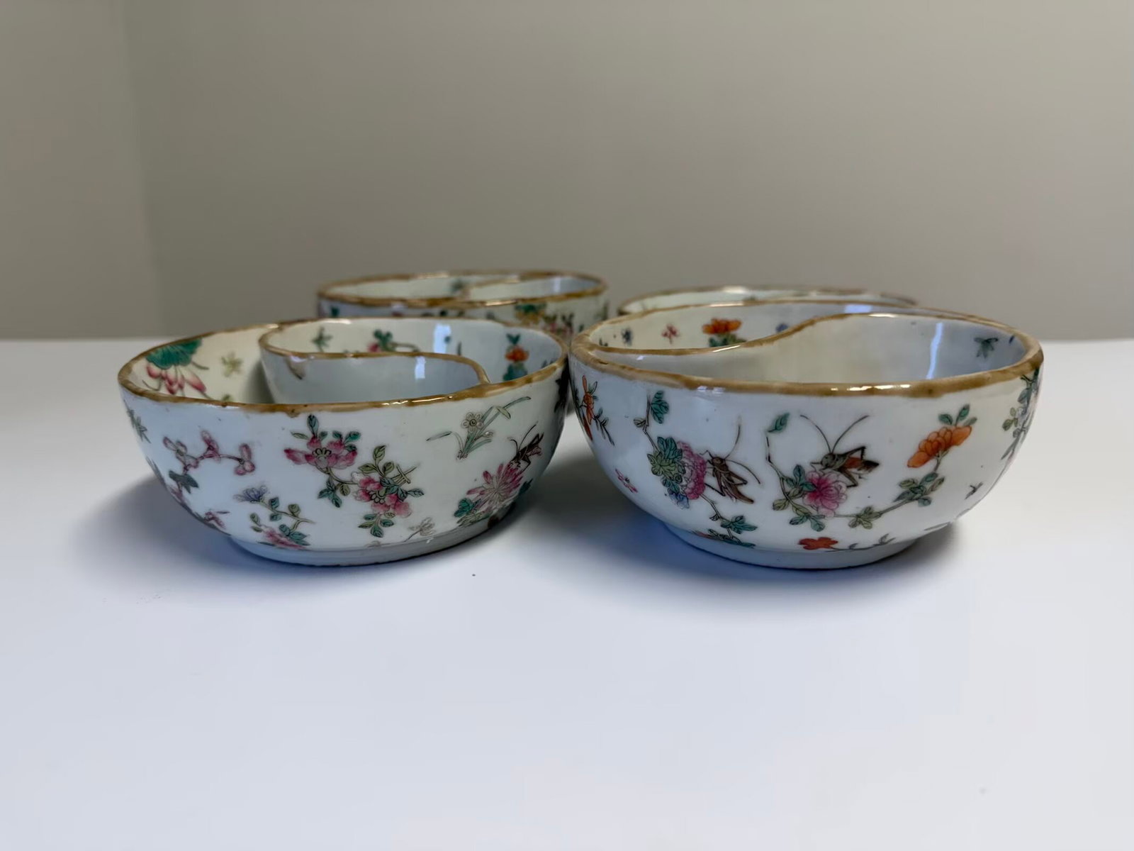 Set of 4 Chinese enamel famille rose insect and flowers porcelain bowls stamp mark: Dimension: 5.3-5.5 inches , please note Due to manual measurement, dimensions may vary. Condition: Good used condition, please note buyers are obligated to come to the site to inspect the condition