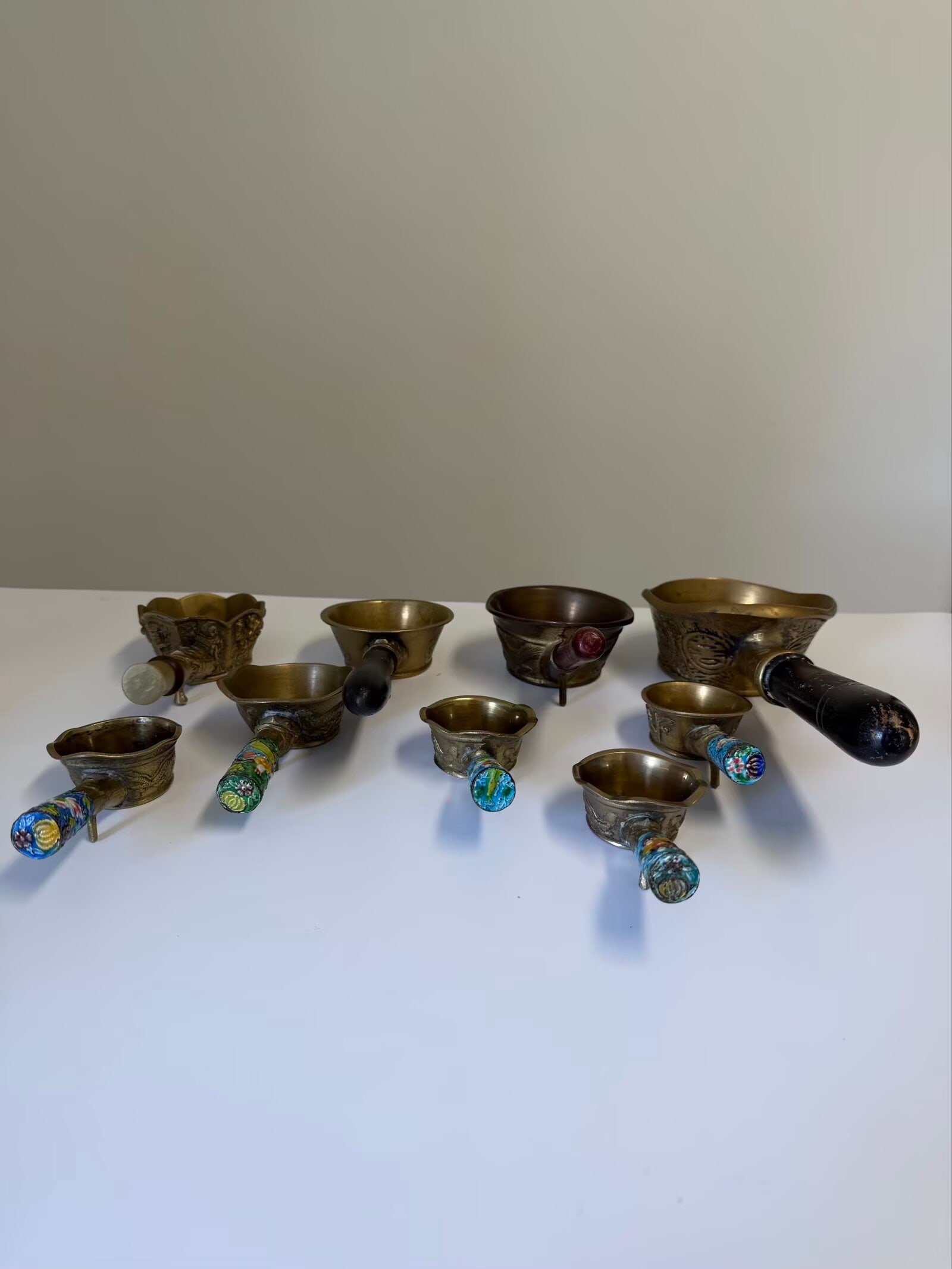 Set of Chinese Copper iron: Dimension: / inches , please note Due to manual measurement, dimensions may vary. Condition: Good used condition, please note buyers are obligated to come to the site to inspect the condition and deta