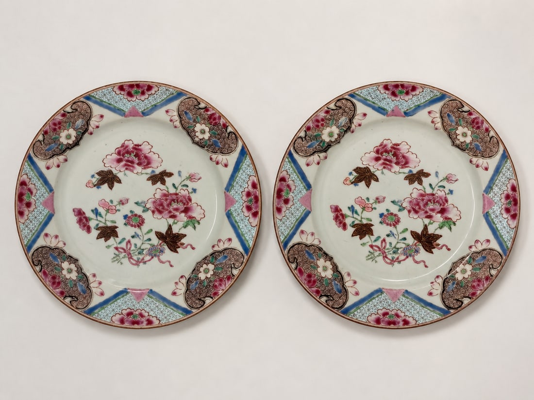 Chinese antique famille rose flowers plates: Dimension: 9 inches , please note Due to manual measurement, dimensions may vary. Condition: Good used condition, please note buyers are obligated to come to the site to inspect the condition and