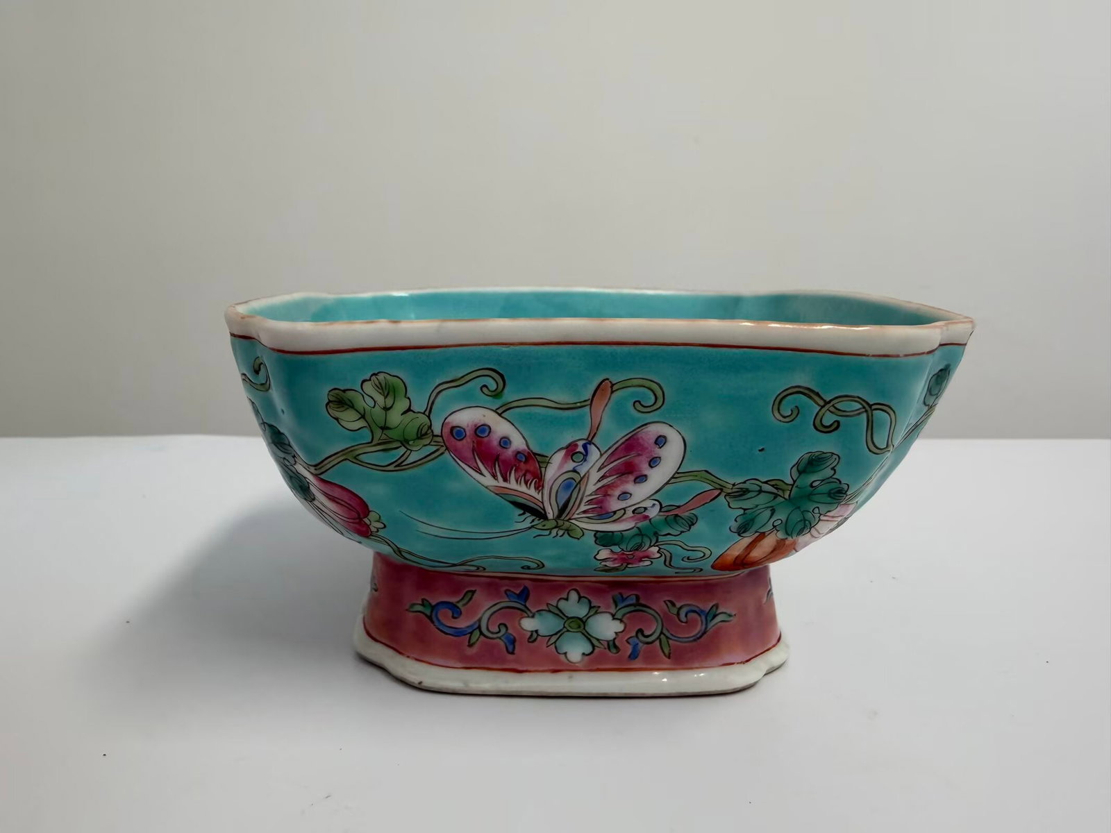 Chinese enamel famille rose Butterflies porcelain square bowl mark green Internal: Dimension: 5 inches , please note Due to manual measurement, dimensions may vary. Condition: Good used condition, please note buyers are obligated to come to the site to inspect the condition and deta
