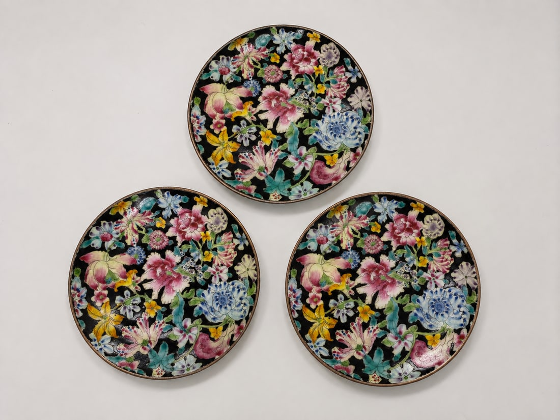 Set of 3 Chinese enamel famille rose flowers porcelain plates: Dimension: 6.6 inches , please note Due to manual measurement, dimensions may vary. Condition: Good used condition, please note buyers are obligated to come to the site to inspect the condition and