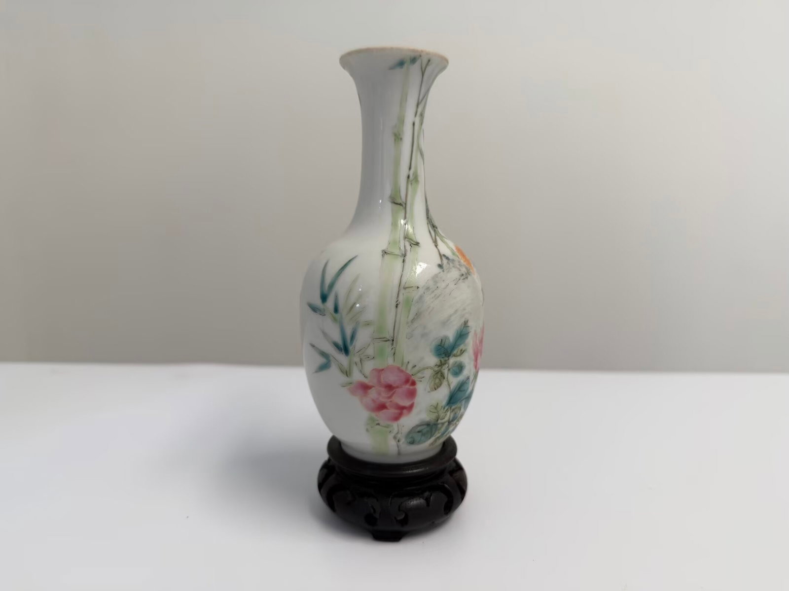 Chinese enamel famille rose bird porcelain vase mark: Dimension: 5.5 inches , please note Due to manual measurement, dimensions may vary. Condition: Good used condition, please note buyers are obligated to come to the site to inspect the condition and