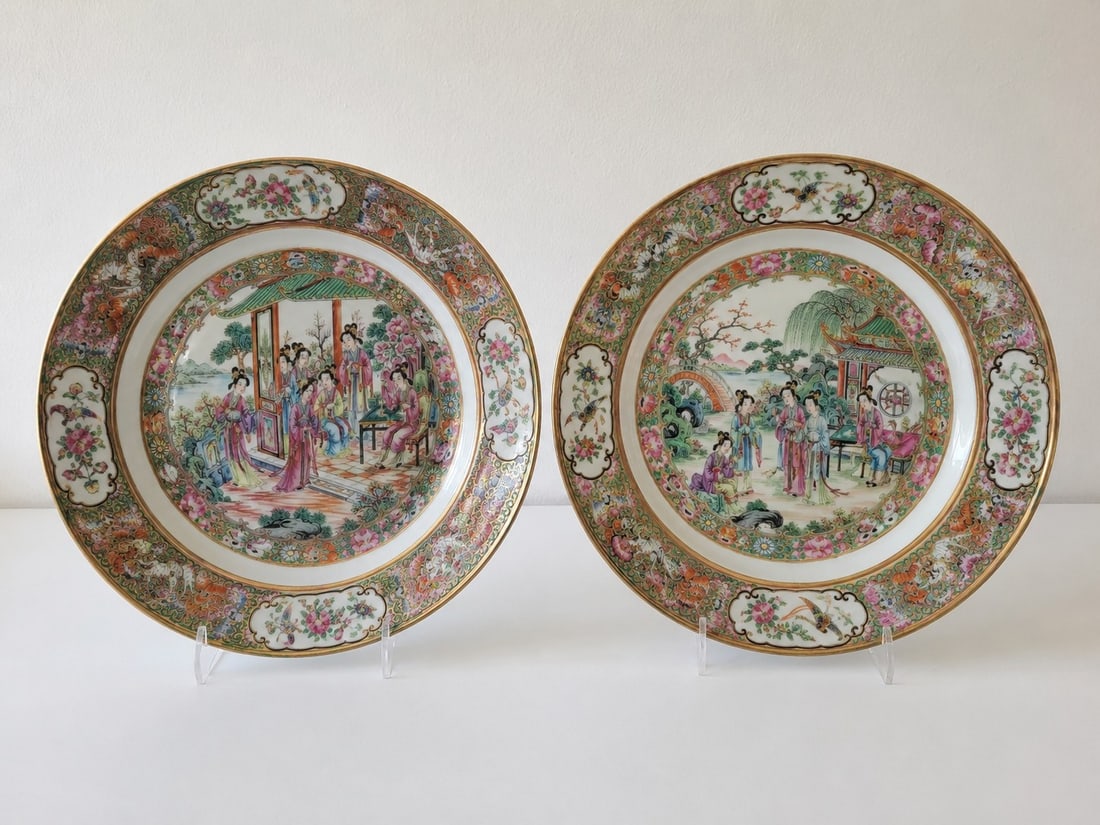 Pair of Chinese antique famille rose gilded figures scene porcelain plates: Dimension: 8 inches , please note Due to manual measurement, dimensions may vary. Condition: Good used condition, please note buyers are obligated to come to the site to inspect the condition and