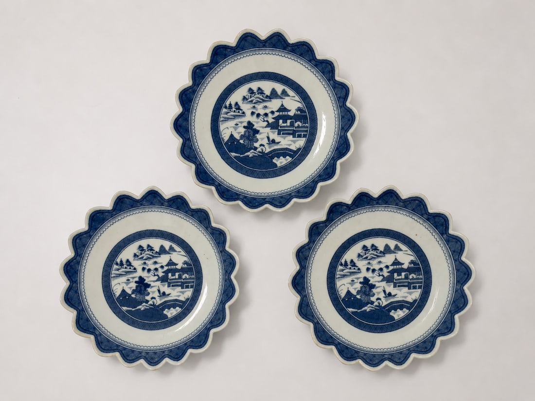 Set of 3 Chinese blue and white landscape NANKING porcelain plates: Dimension: 10.8 inches , please note Due to manual measurement, dimensions may vary. Condition: Good used condition, please note buyers are obligated to come to the site to inspect the condition and d