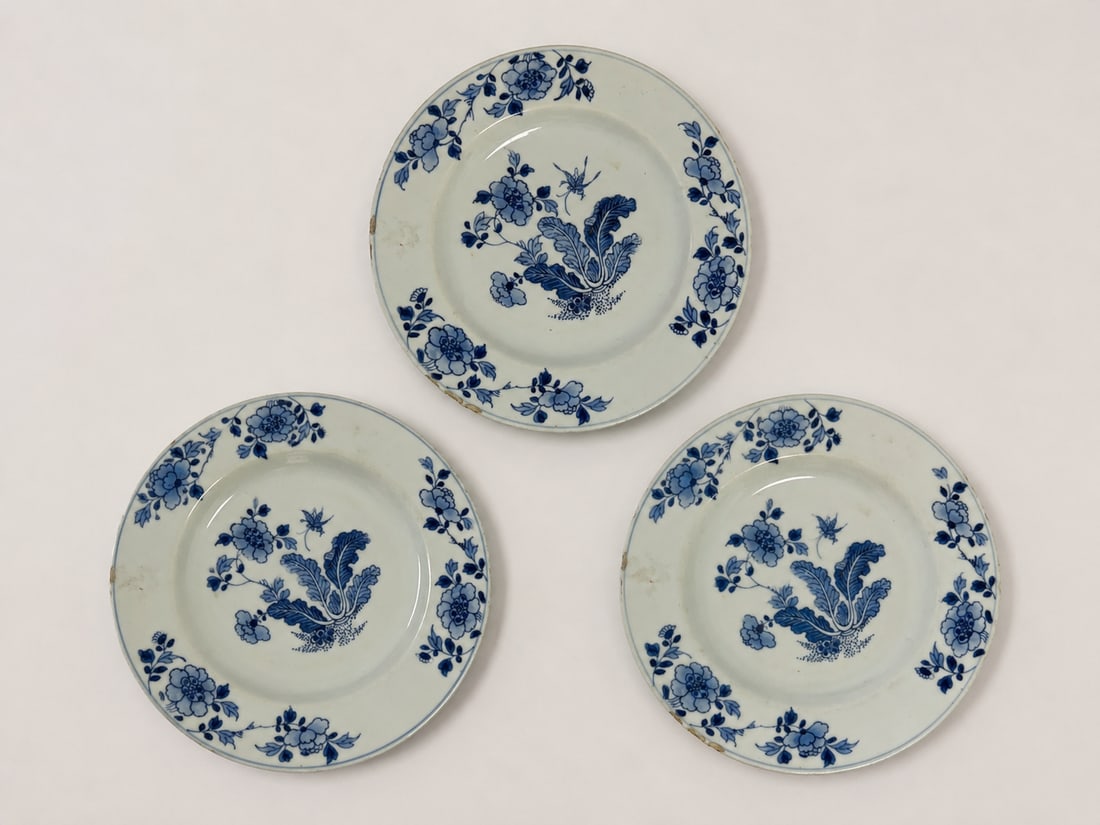 Set of Chinese export 3 blue and white porcelain plates: Dimension: 8.5 inches , please note Due to manual measurement, dimensions may vary. Condition: Good used condition, please note buyers are obligated to come to the site to inspect the condition and de