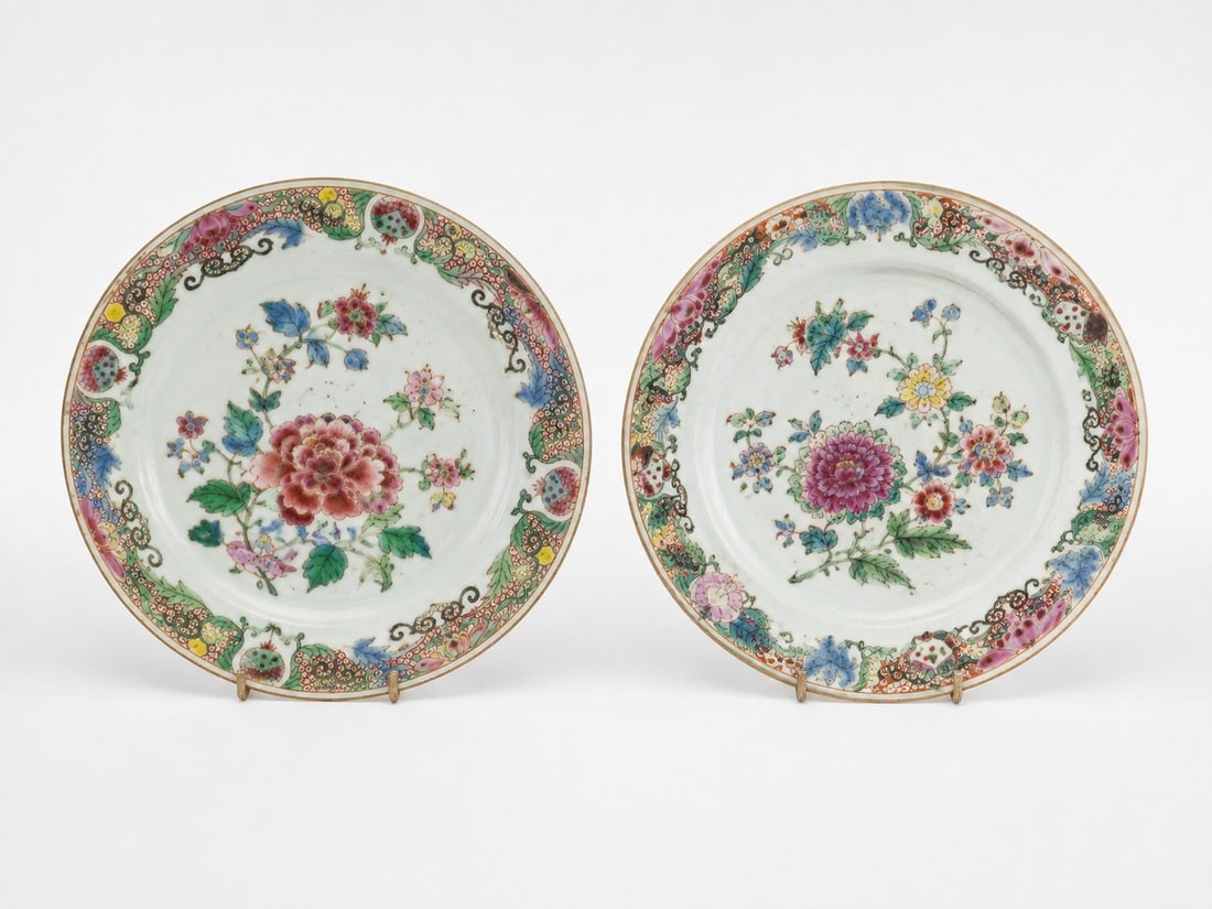 Set of 2 Chinese Export Famille Rose Flowers Plates (1 of 2)