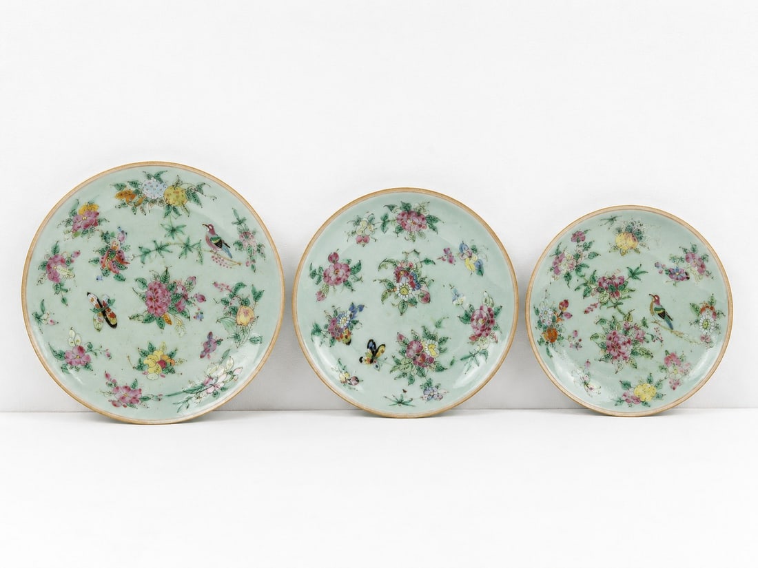 Set of 3 Chinese Green Glazed famille rose porcelain plates blue and white mark: Dimension: The biggest one 7.2 inches , please note Due to manual measurement, dimensions may vary. Condition: Good used condition, please note buyers are obligated to come to the site to inspect the 