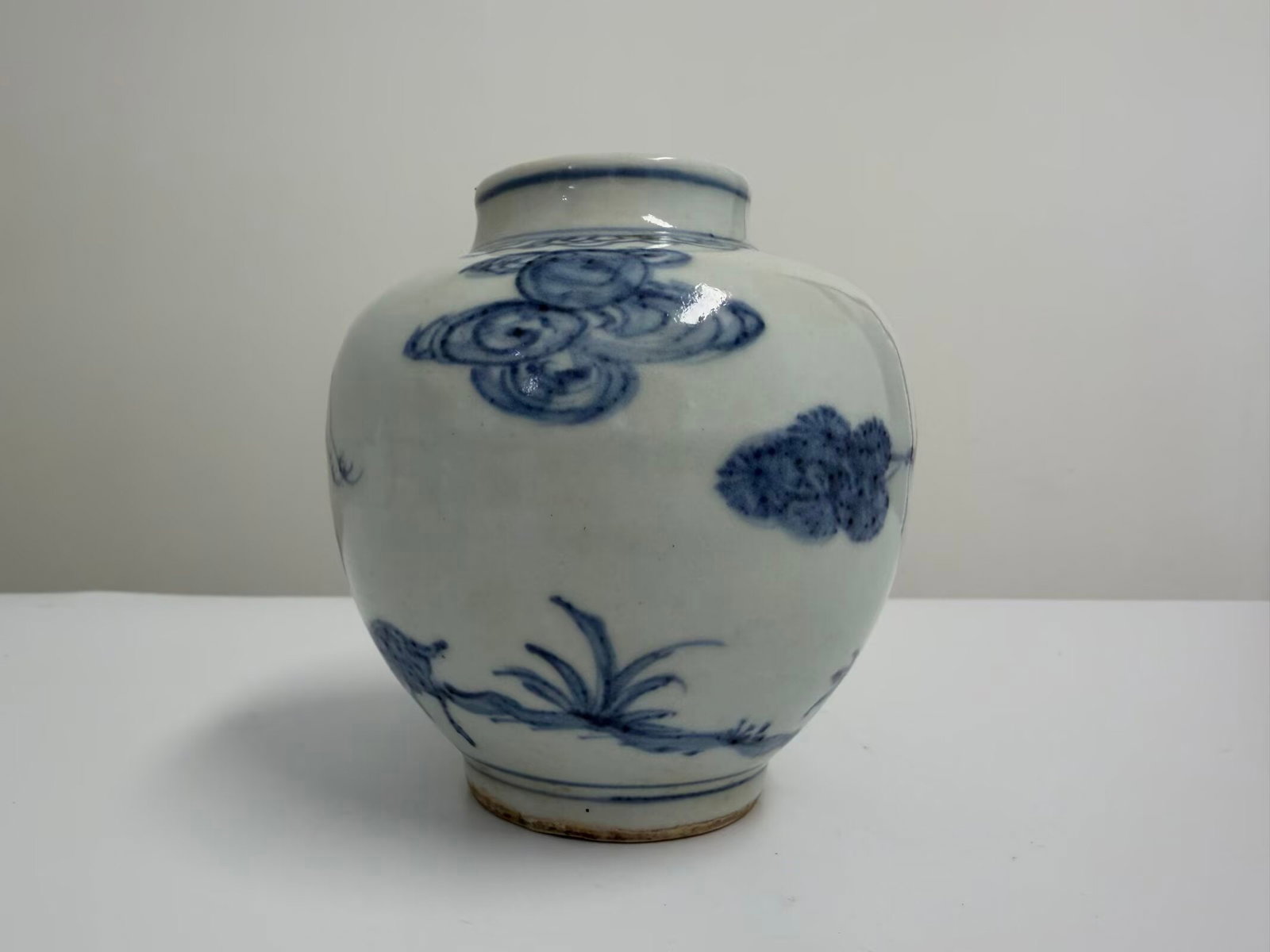 Chinese blue and white Egret and the Deer porcelain jar: Dimension: 4.5 inches , please note Due to manual measurement, dimensions may vary. Condition: Good used condition, please note buyers are obligated to come to the site to inspect the condition and de